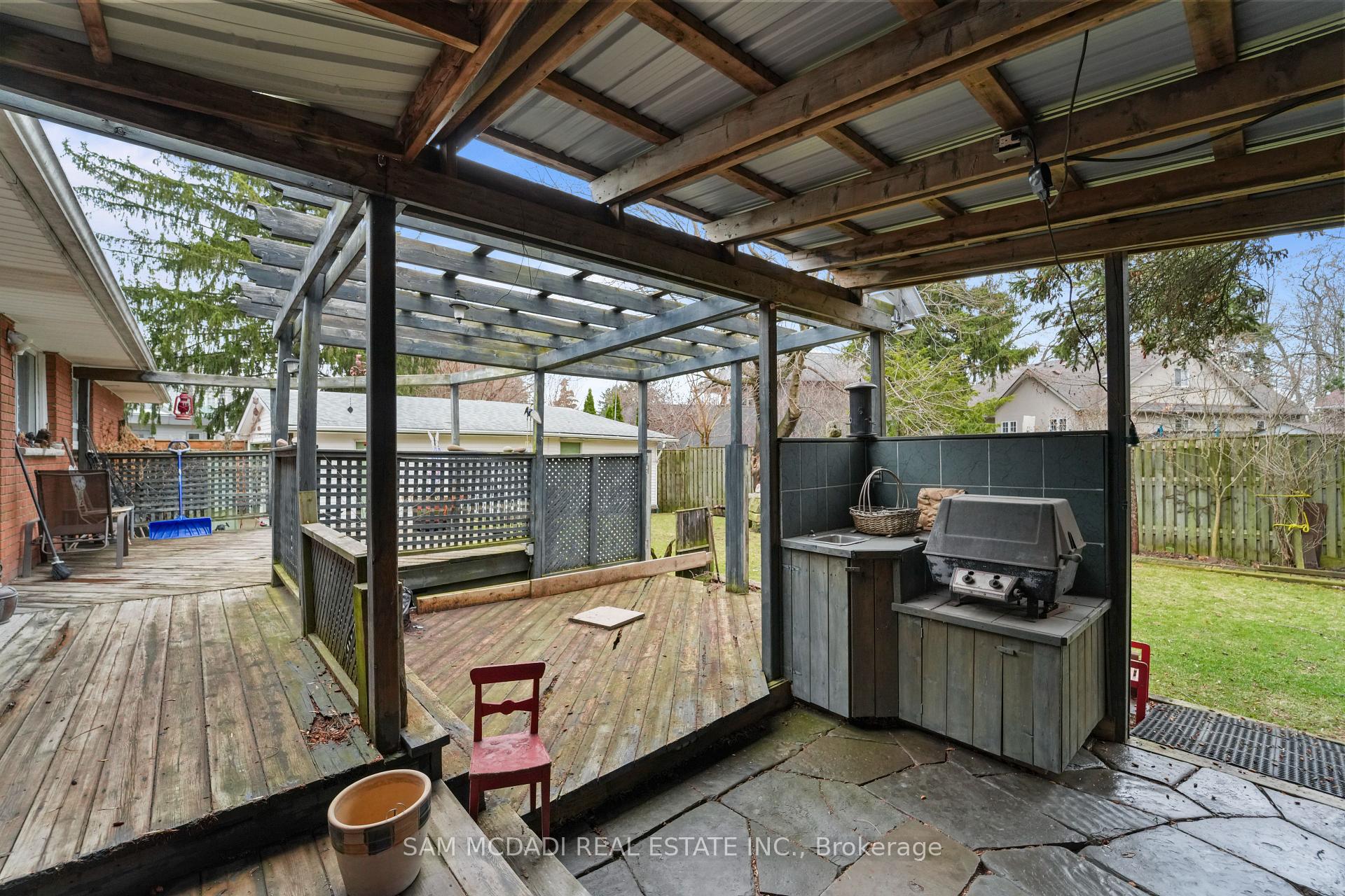 2470 Meadowood Crescent