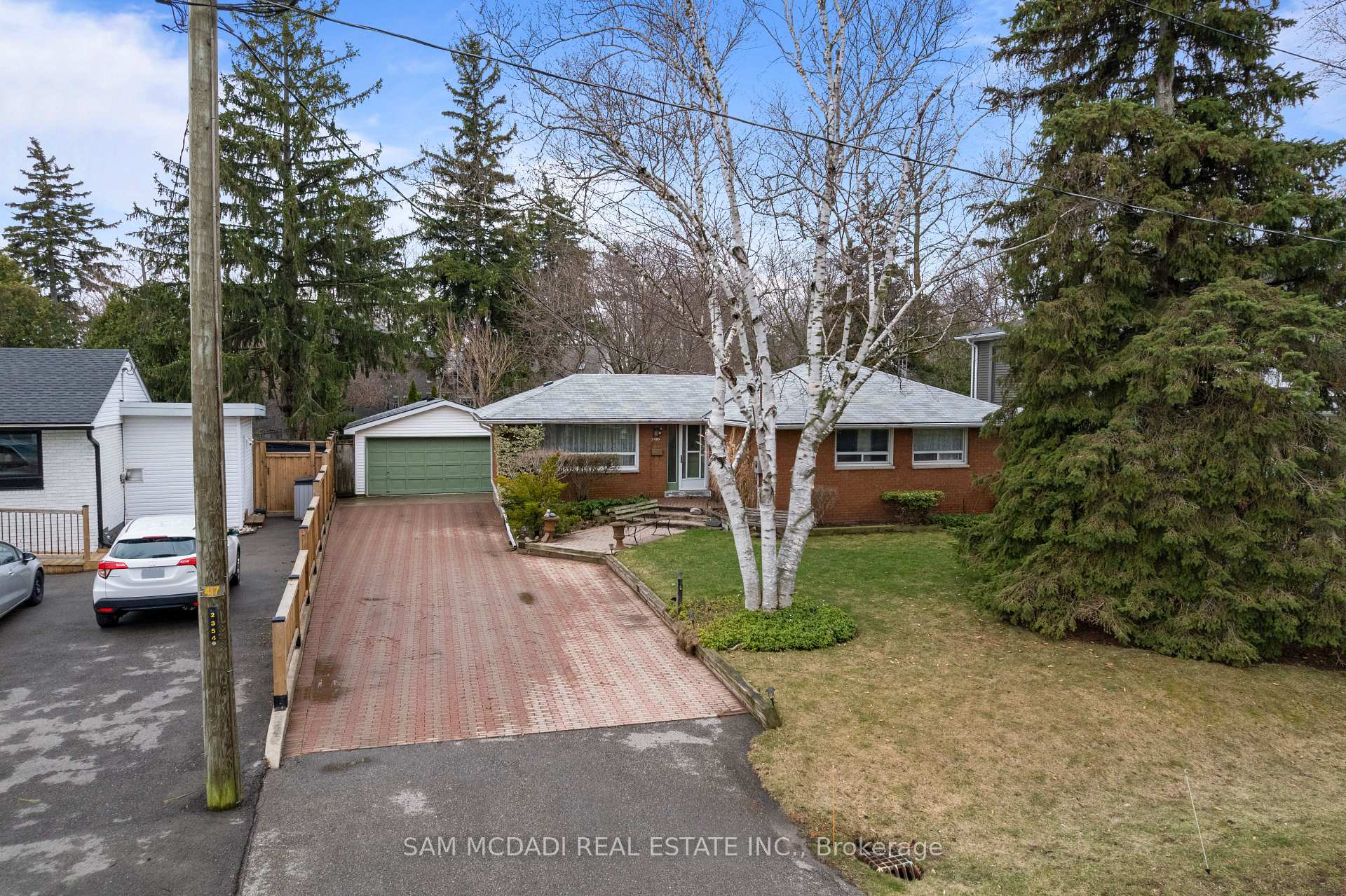 2470 Meadowood Crescent