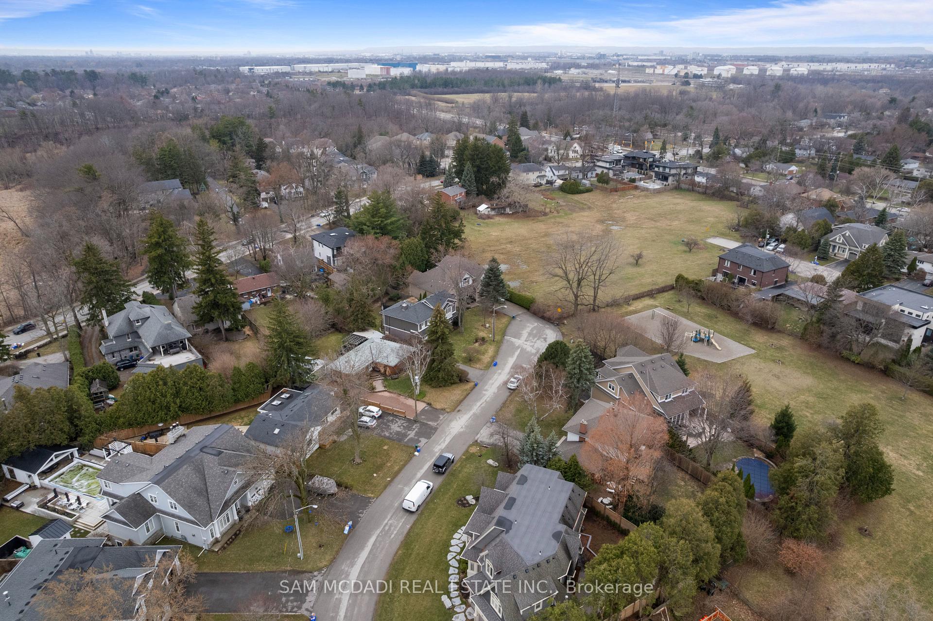 2470 Meadowood Crescent