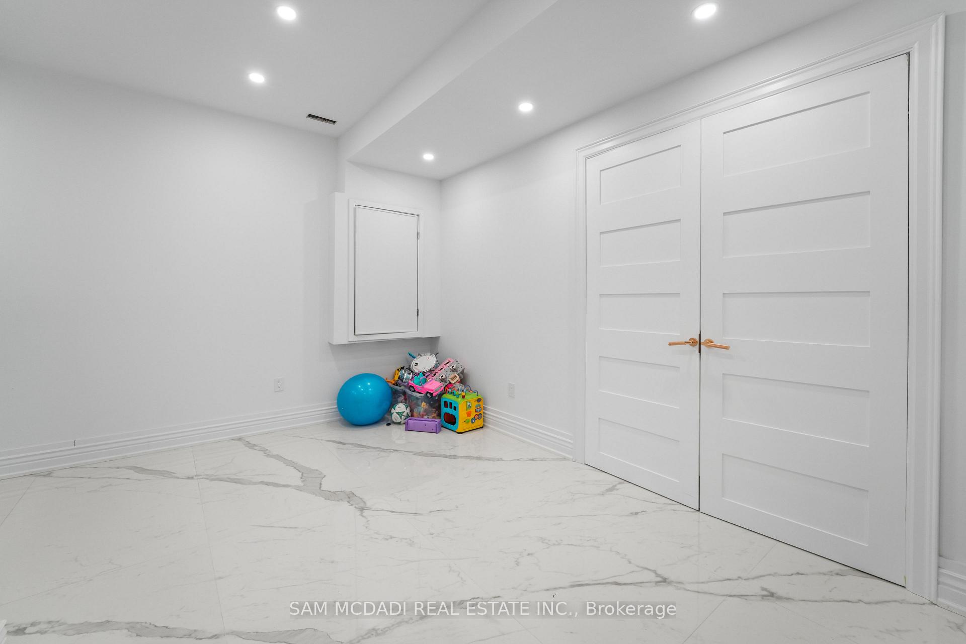 1394 Lorne Park Road Basement
