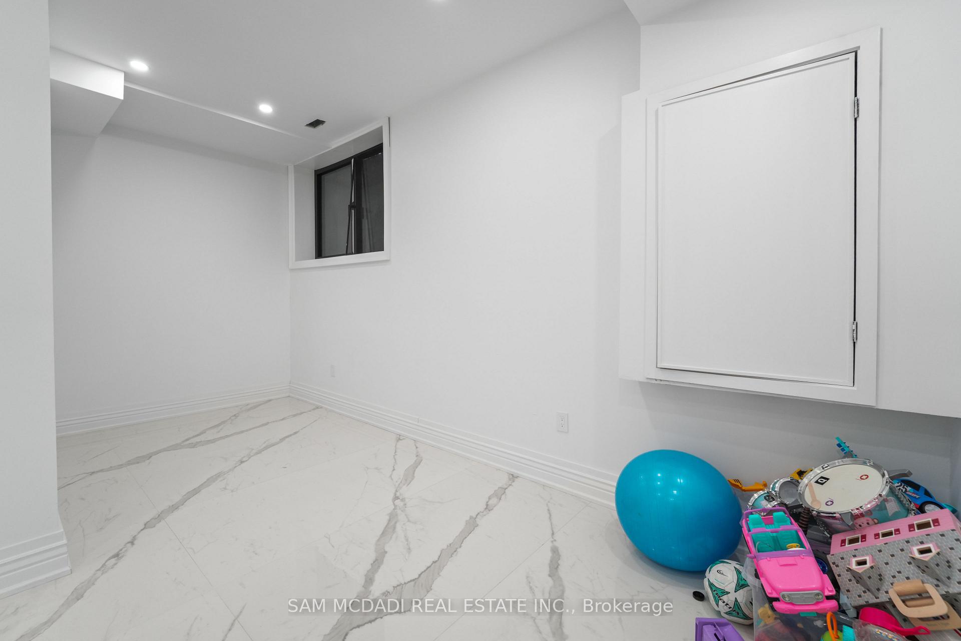 1394 Lorne Park Road Basement