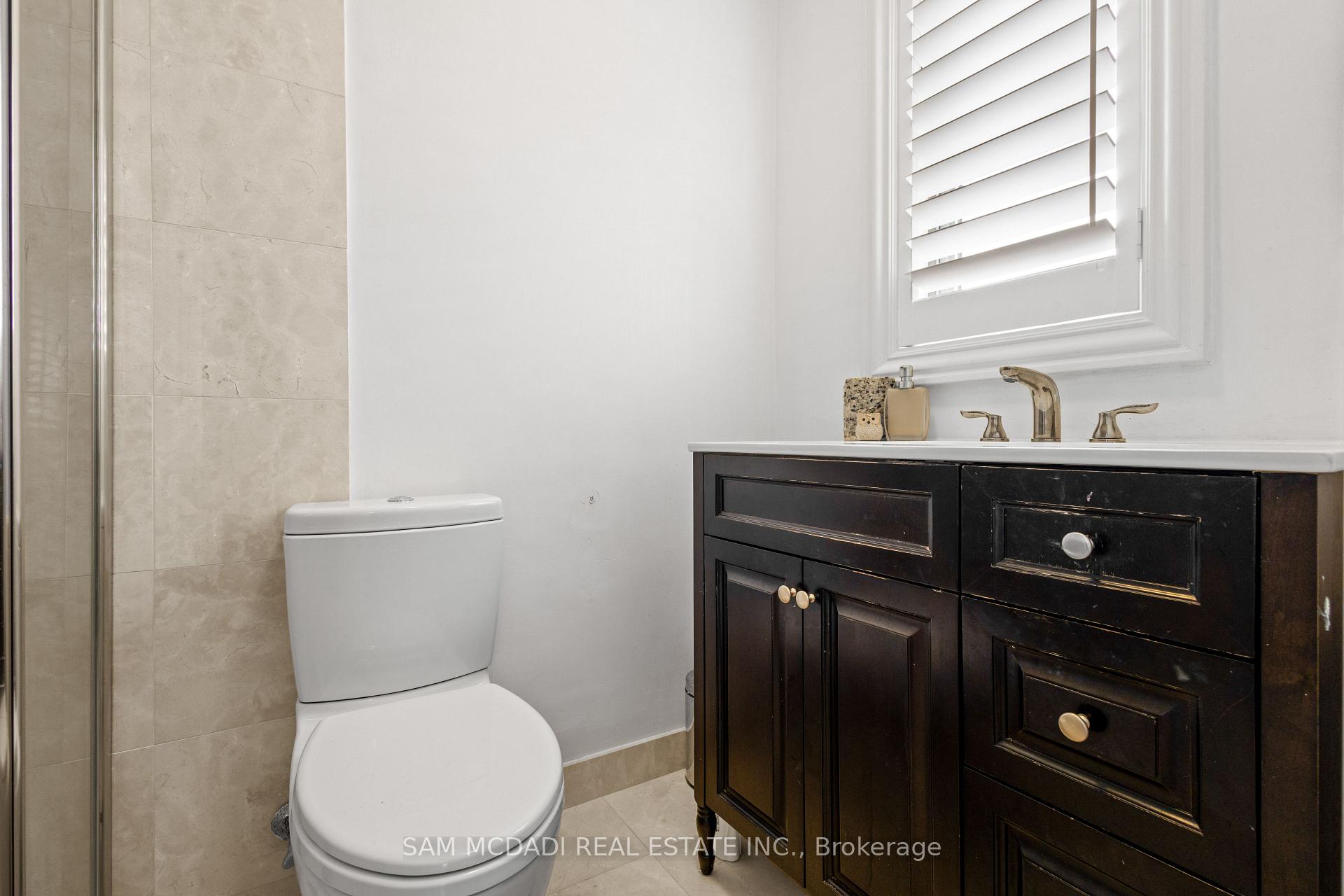 492 Country Club Crescent