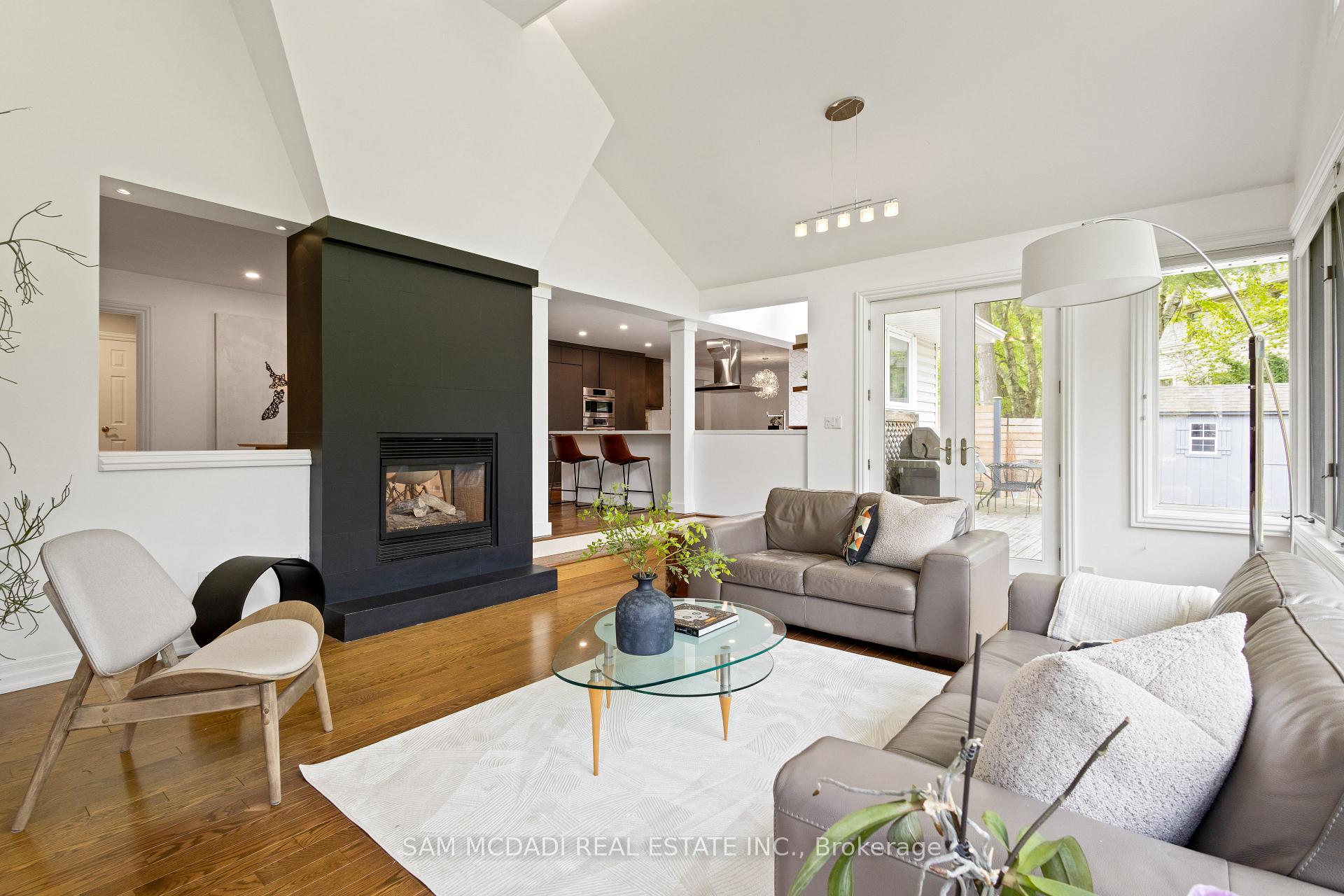 492 Country Club Crescent