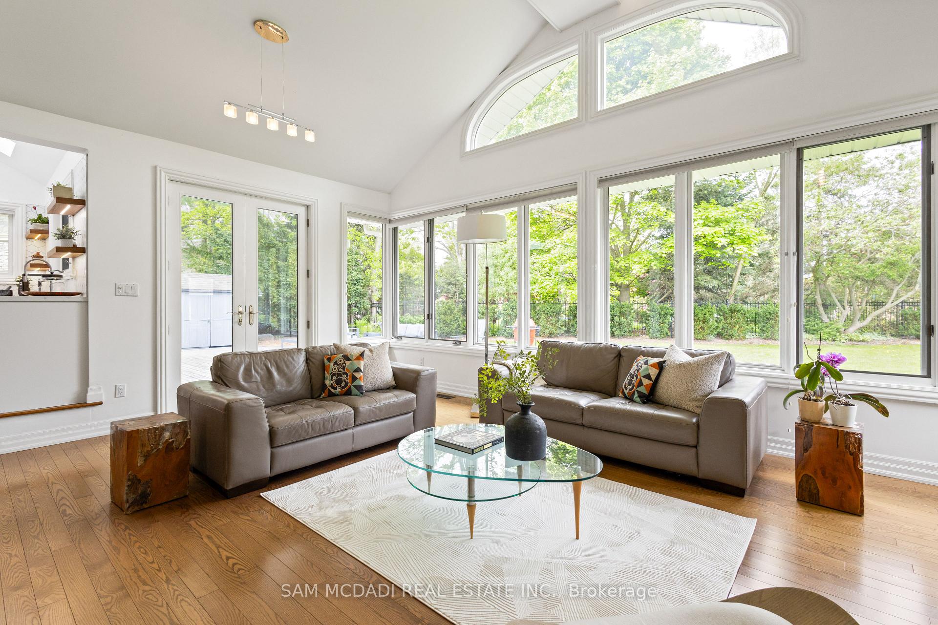 492 Country Club Crescent