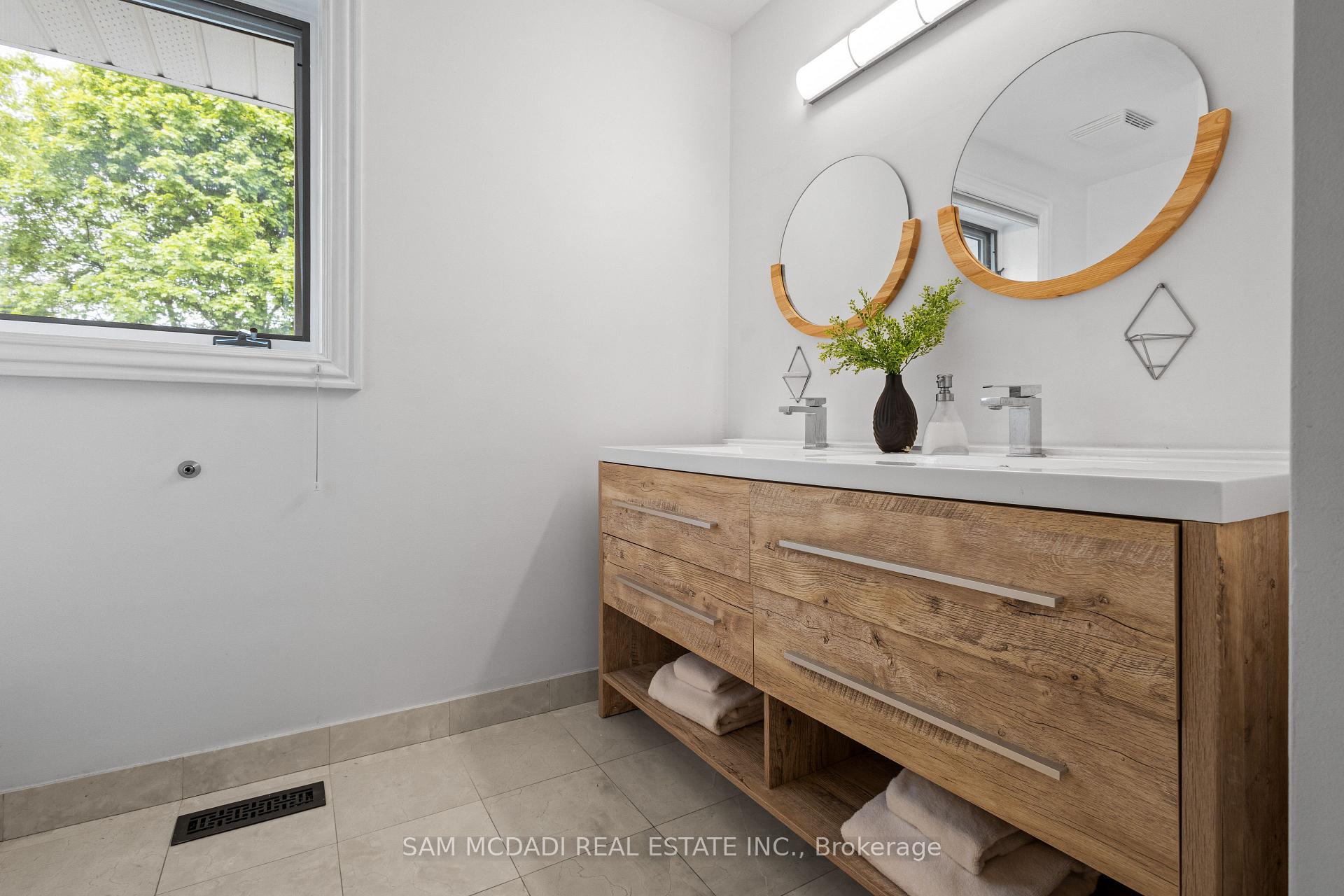 492 Country Club Crescent