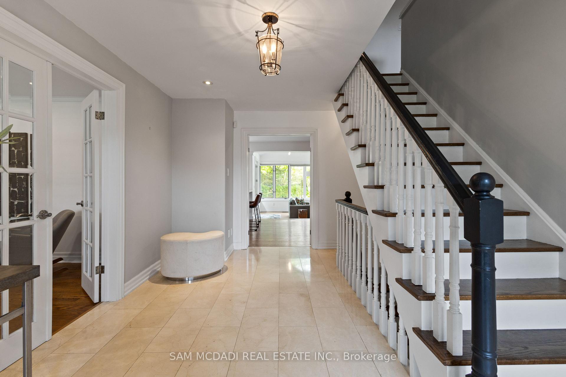 492 Country Club Crescent