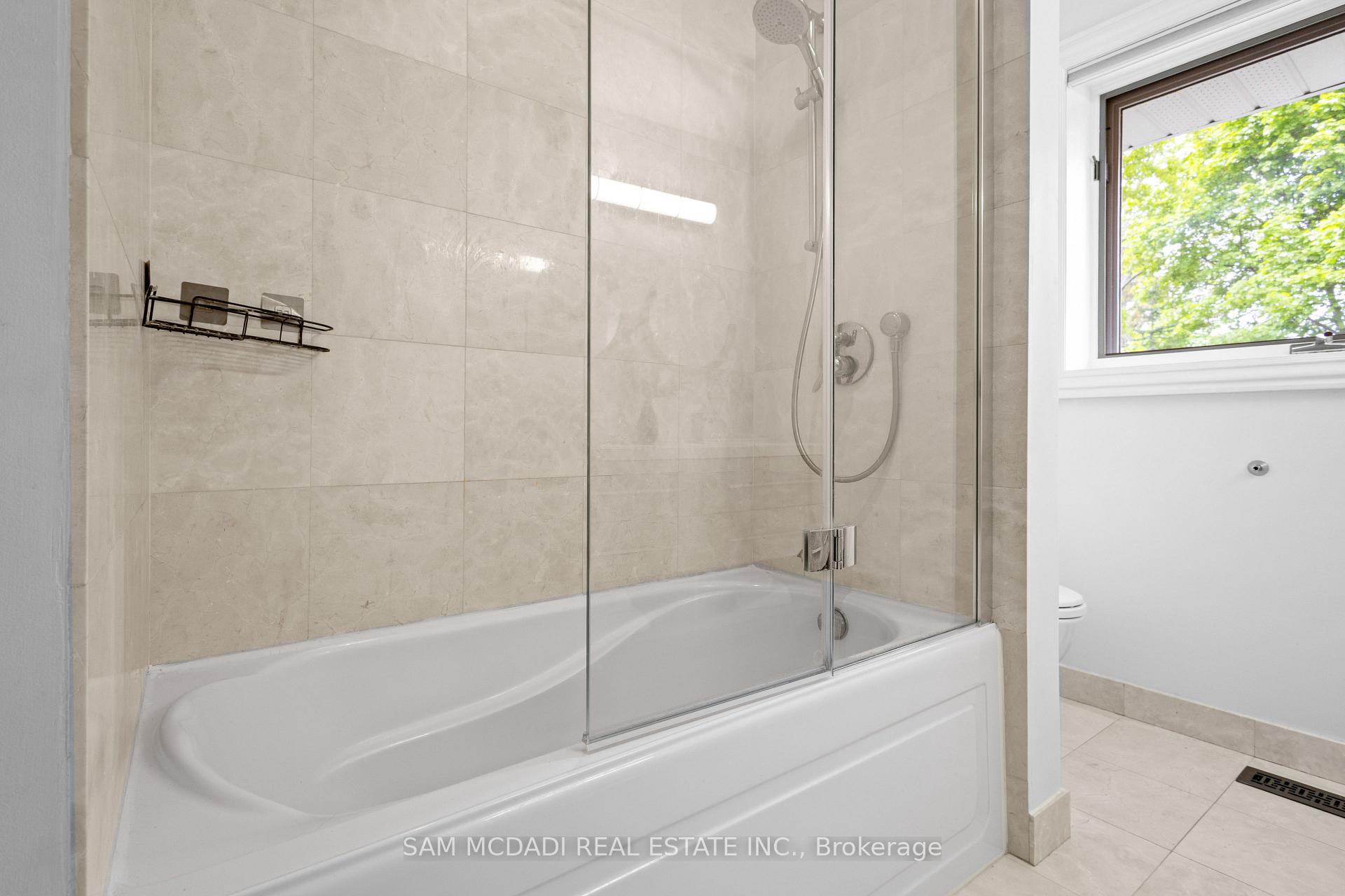 492 Country Club Crescent