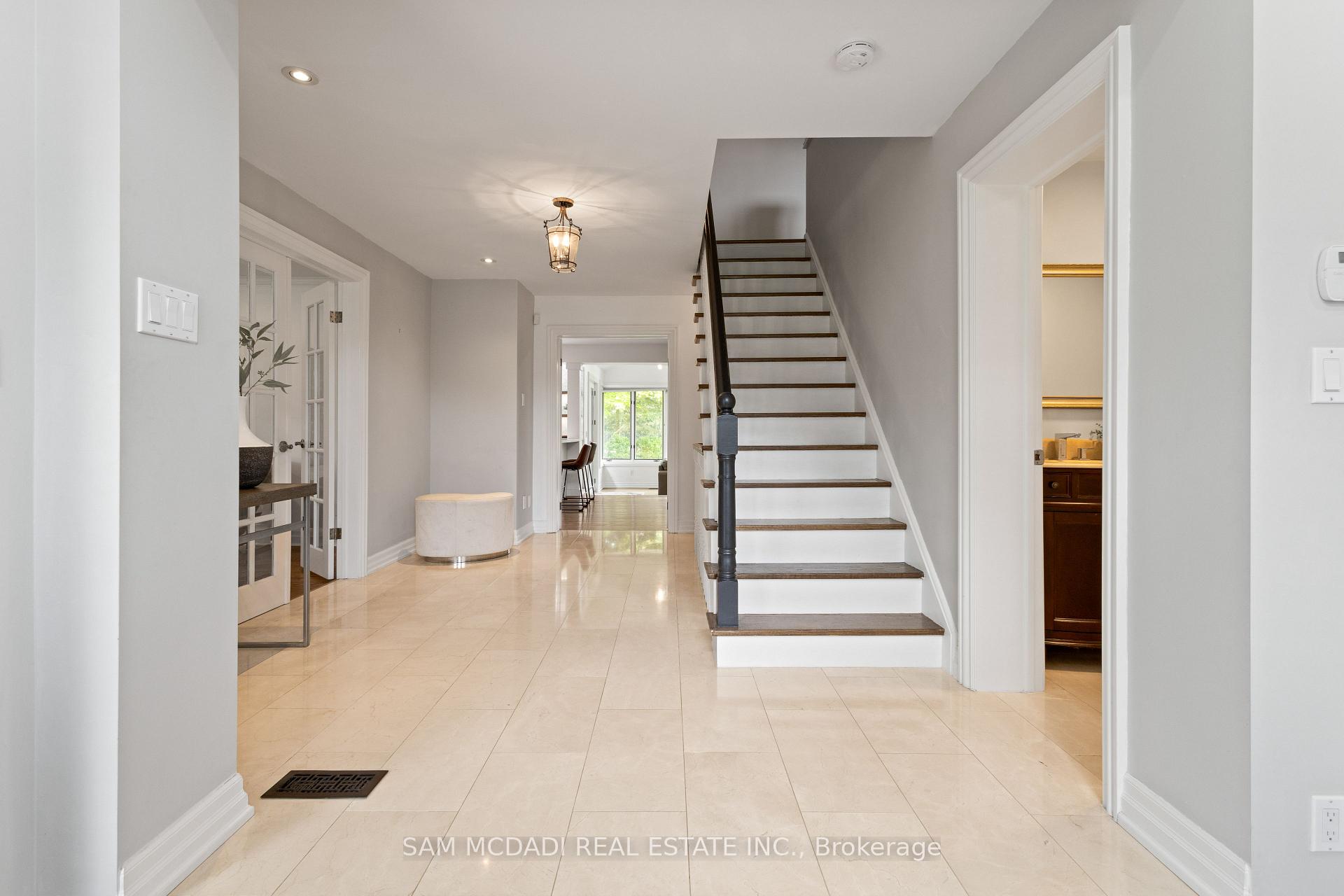 492 Country Club Crescent