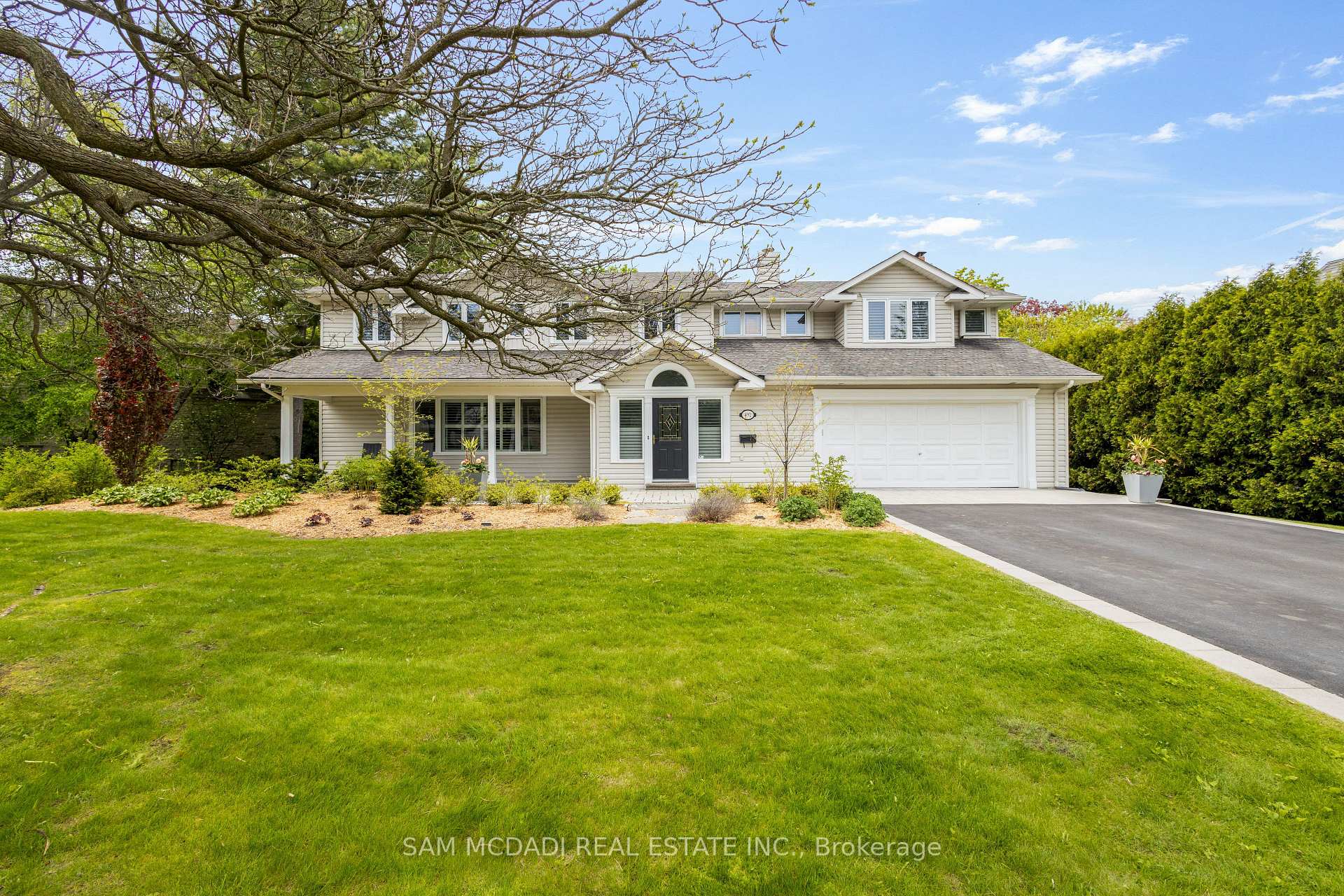 492 Country Club Crescent