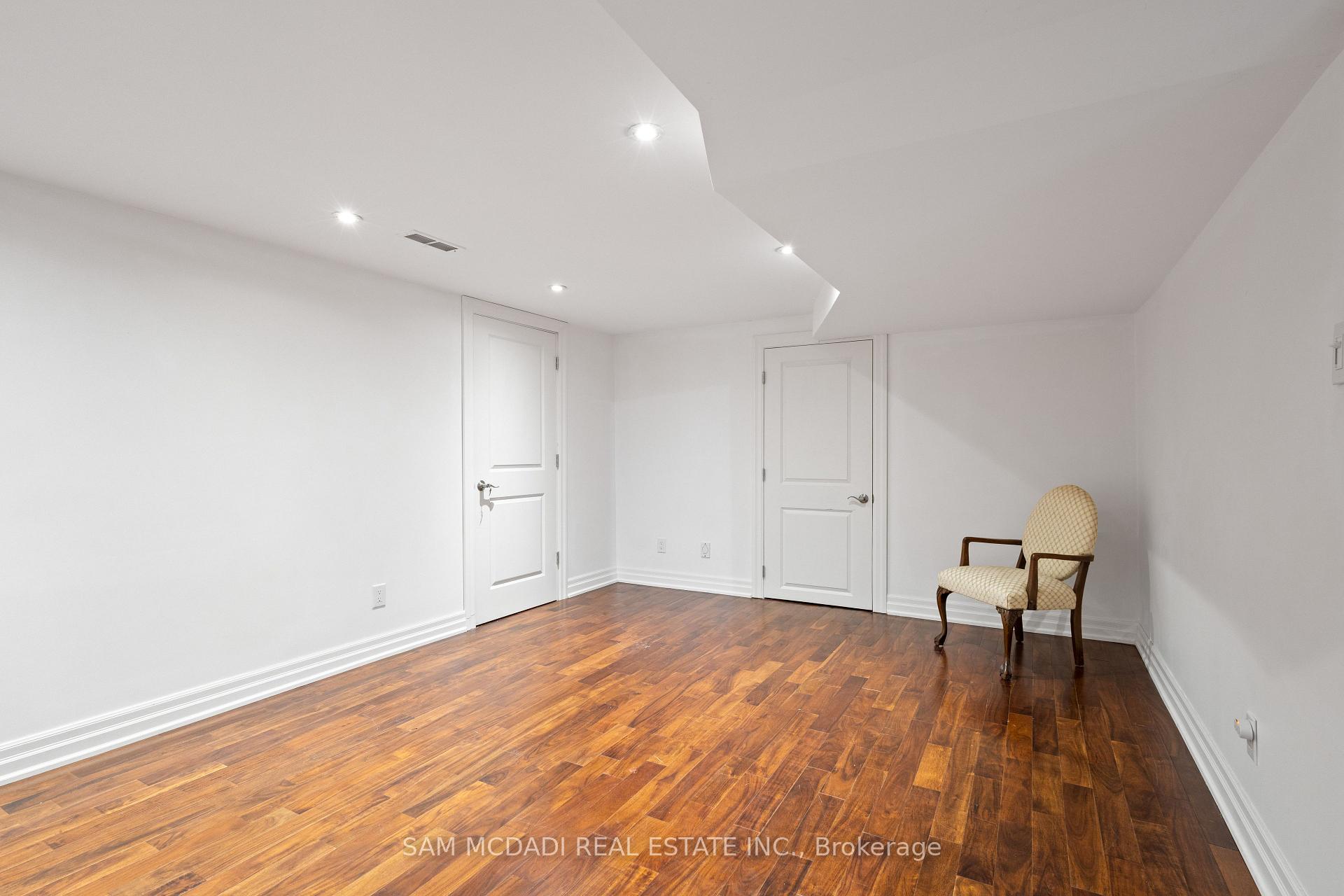 492 Country Club Crescent