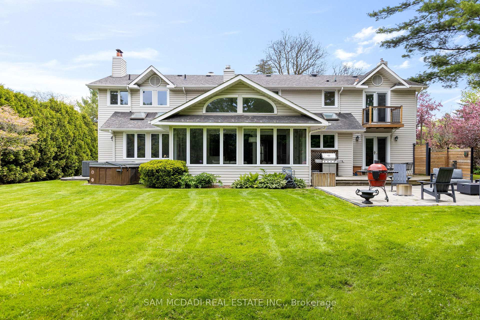 492 Country Club Crescent