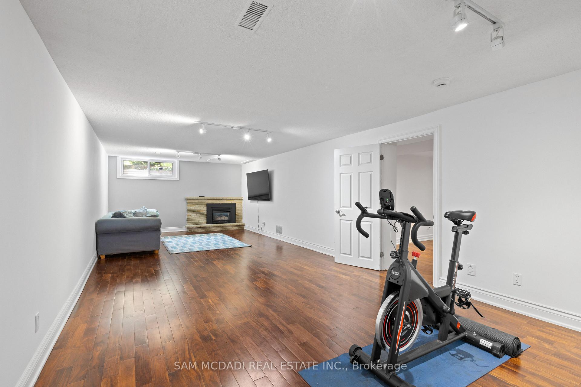 492 Country Club Crescent