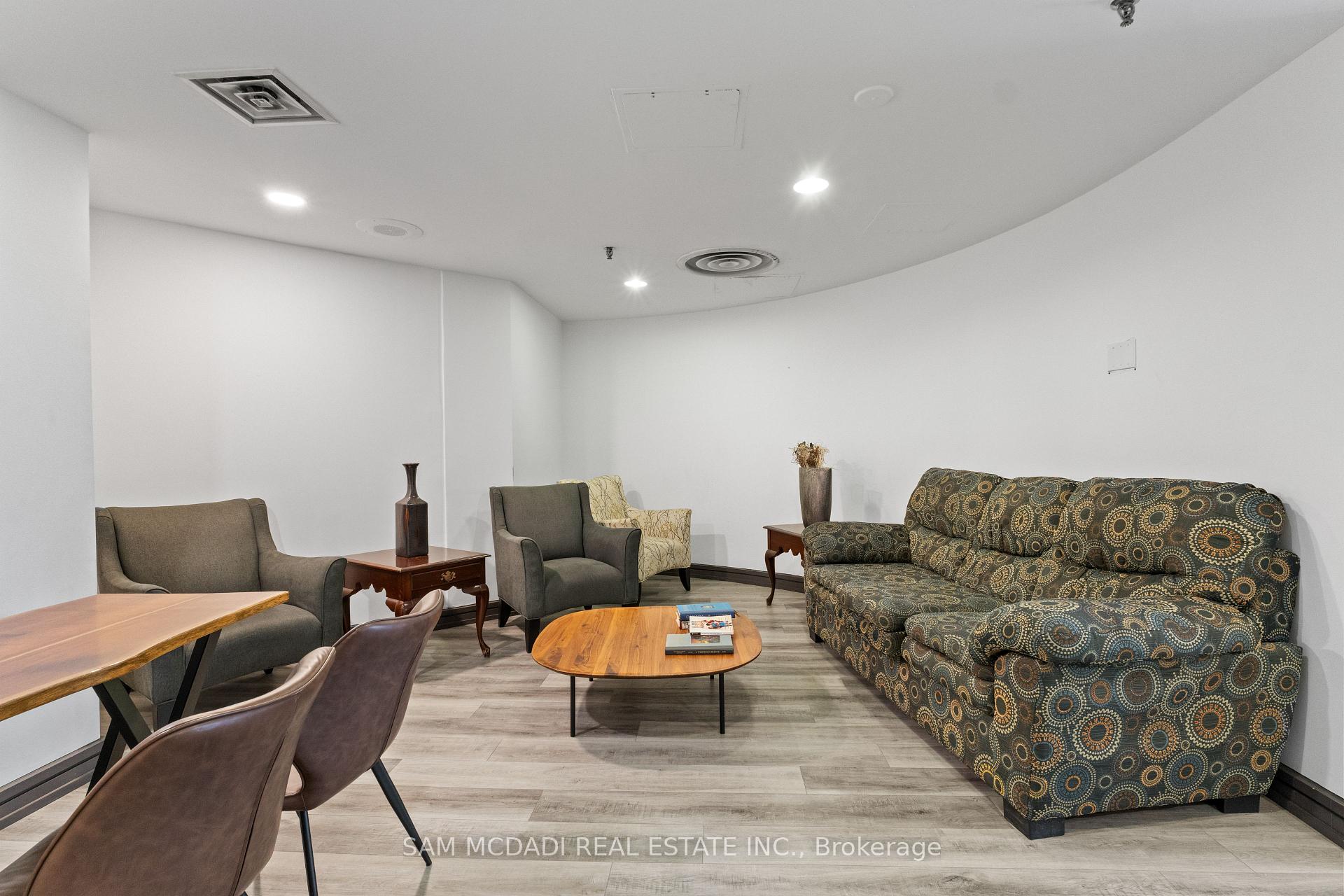 35 Trailwood Drive 1013