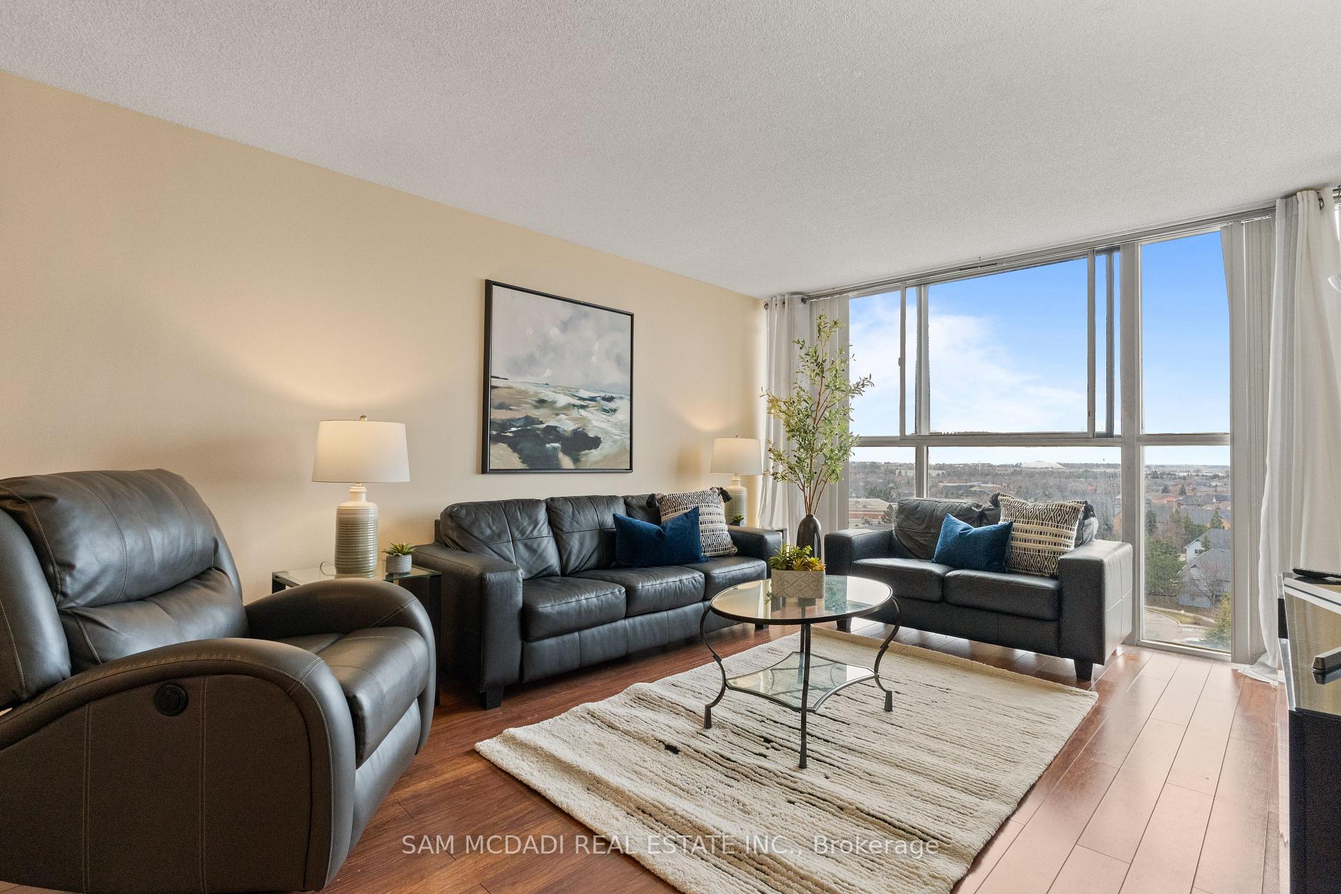 35 Trailwood Drive 1013