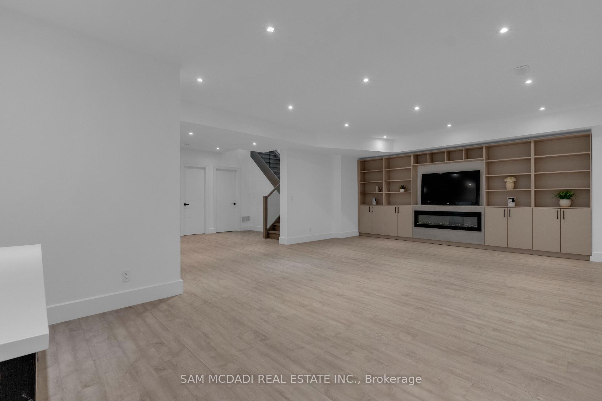 1050 Edgeleigh Avenue