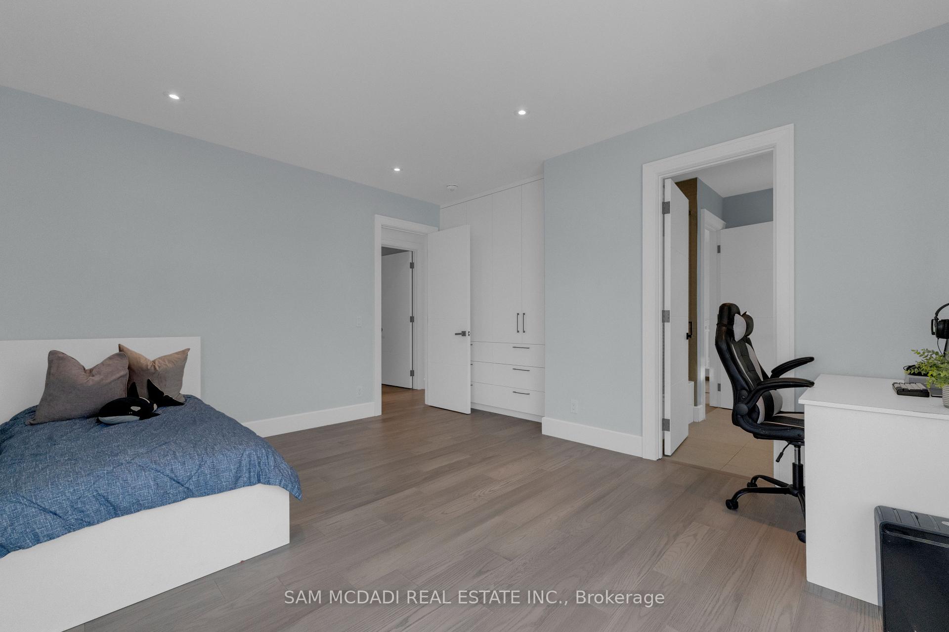 1050 Edgeleigh Avenue