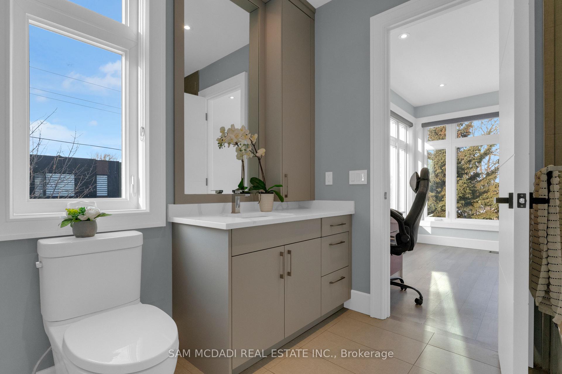 1050 Edgeleigh Avenue