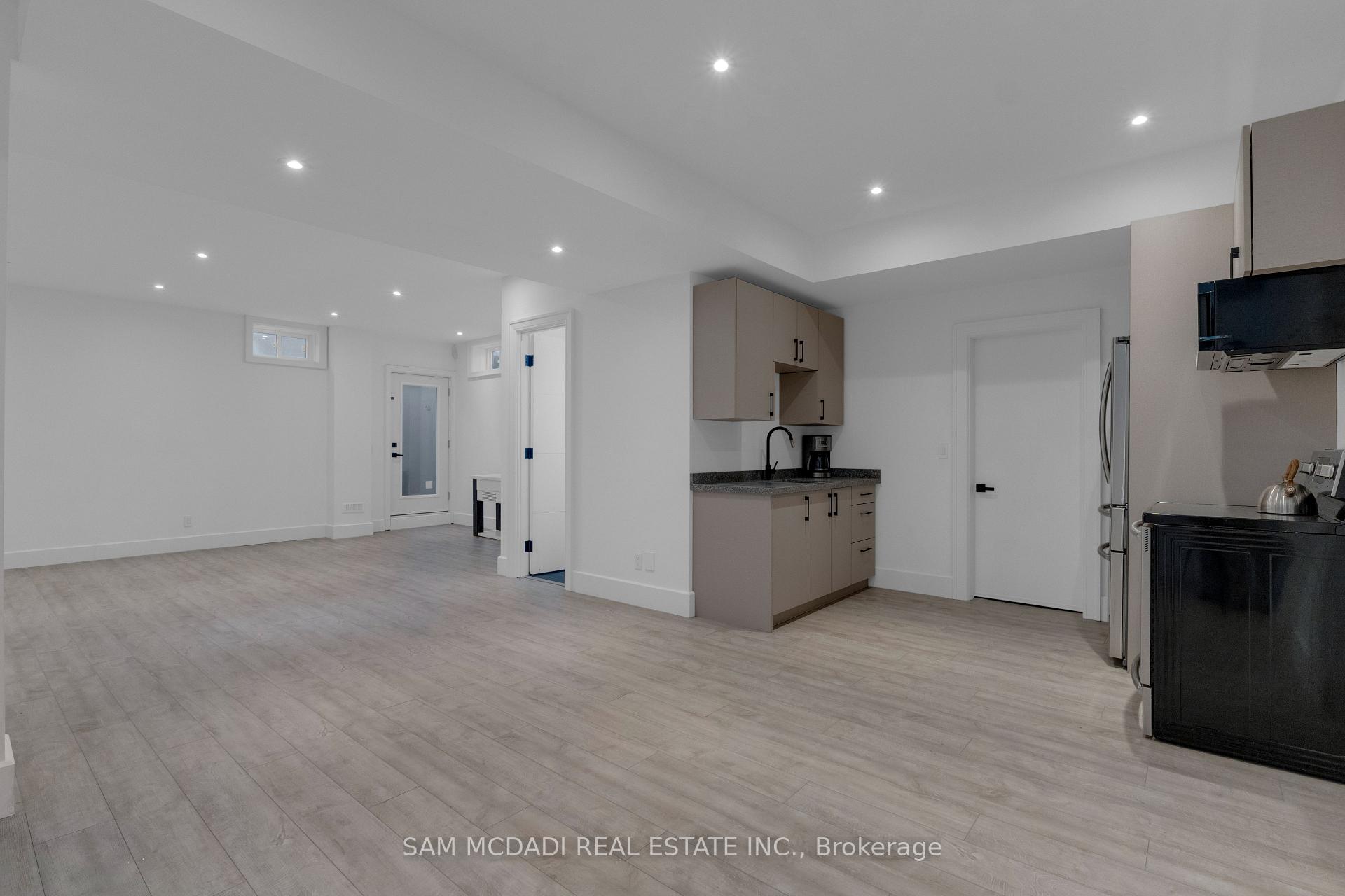 1050 Edgeleigh Avenue