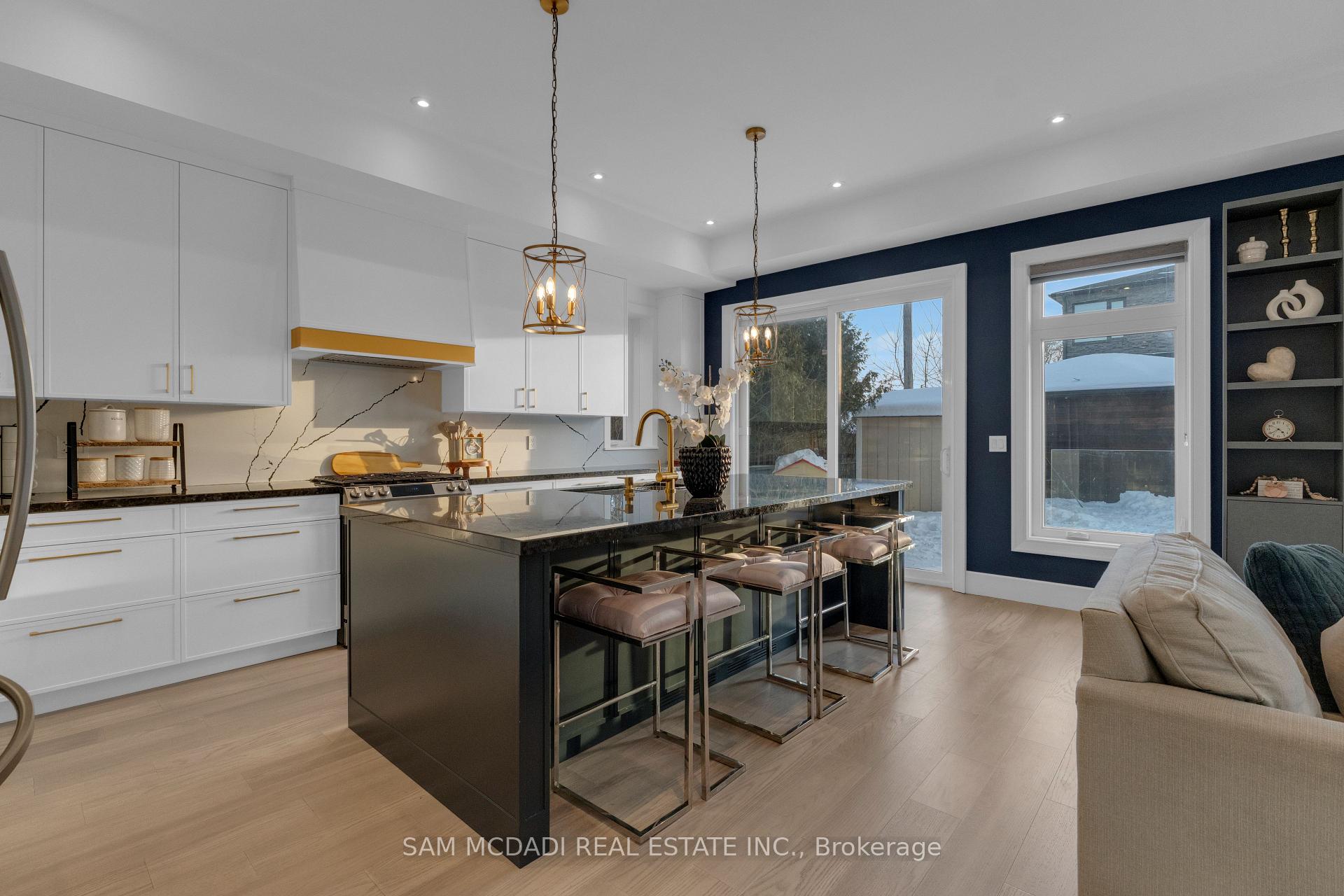 1050 Edgeleigh Avenue