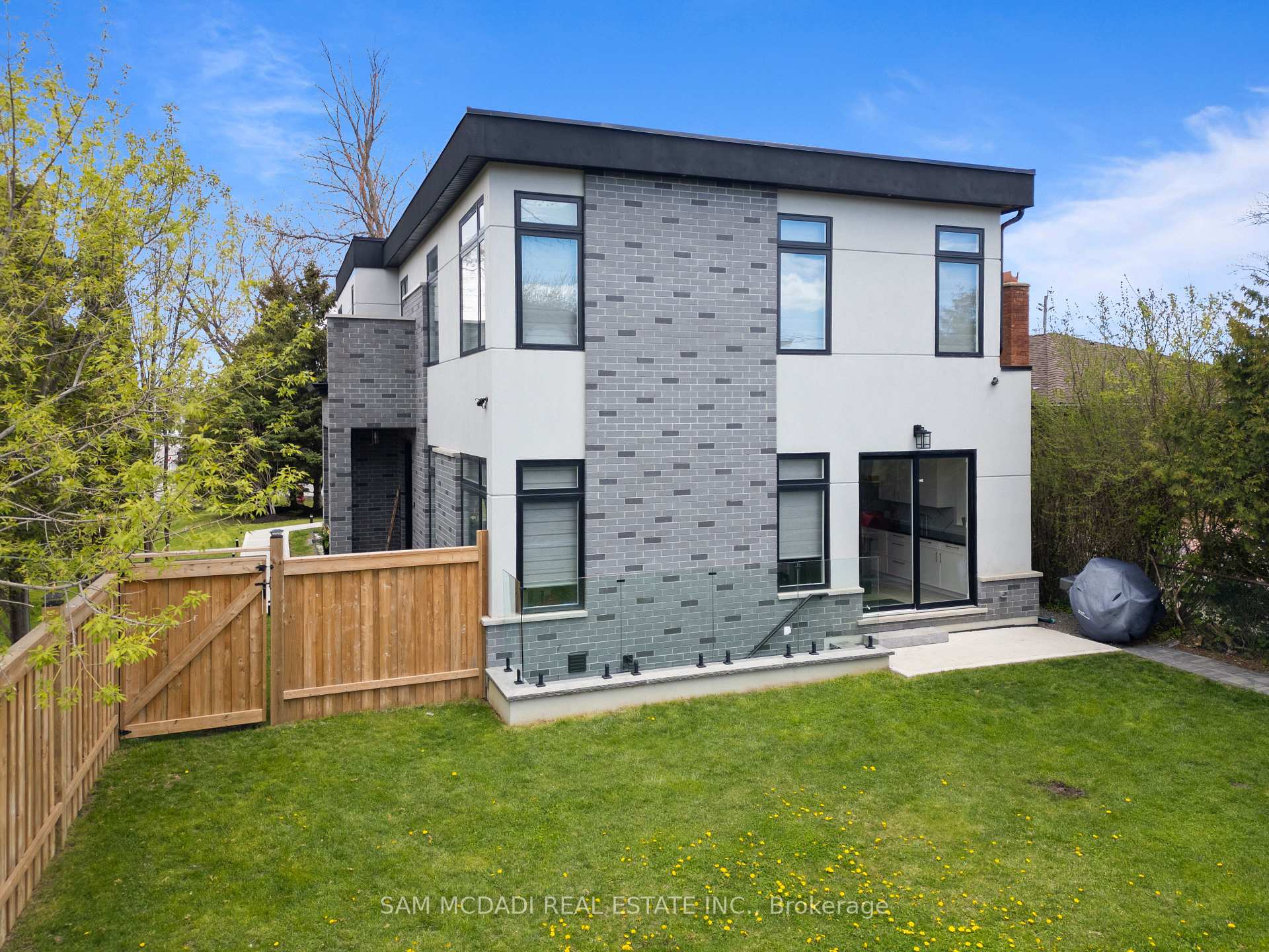 1050 Edgeleigh Avenue