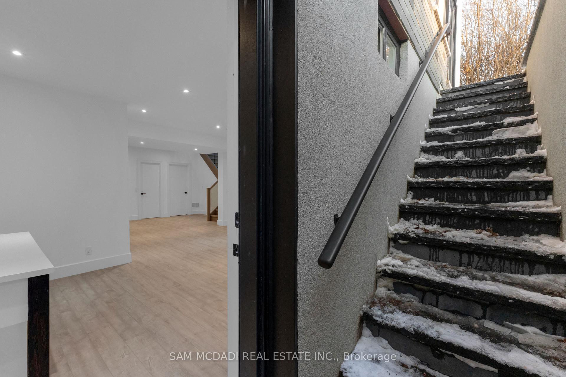 1050 Edgeleigh Avenue