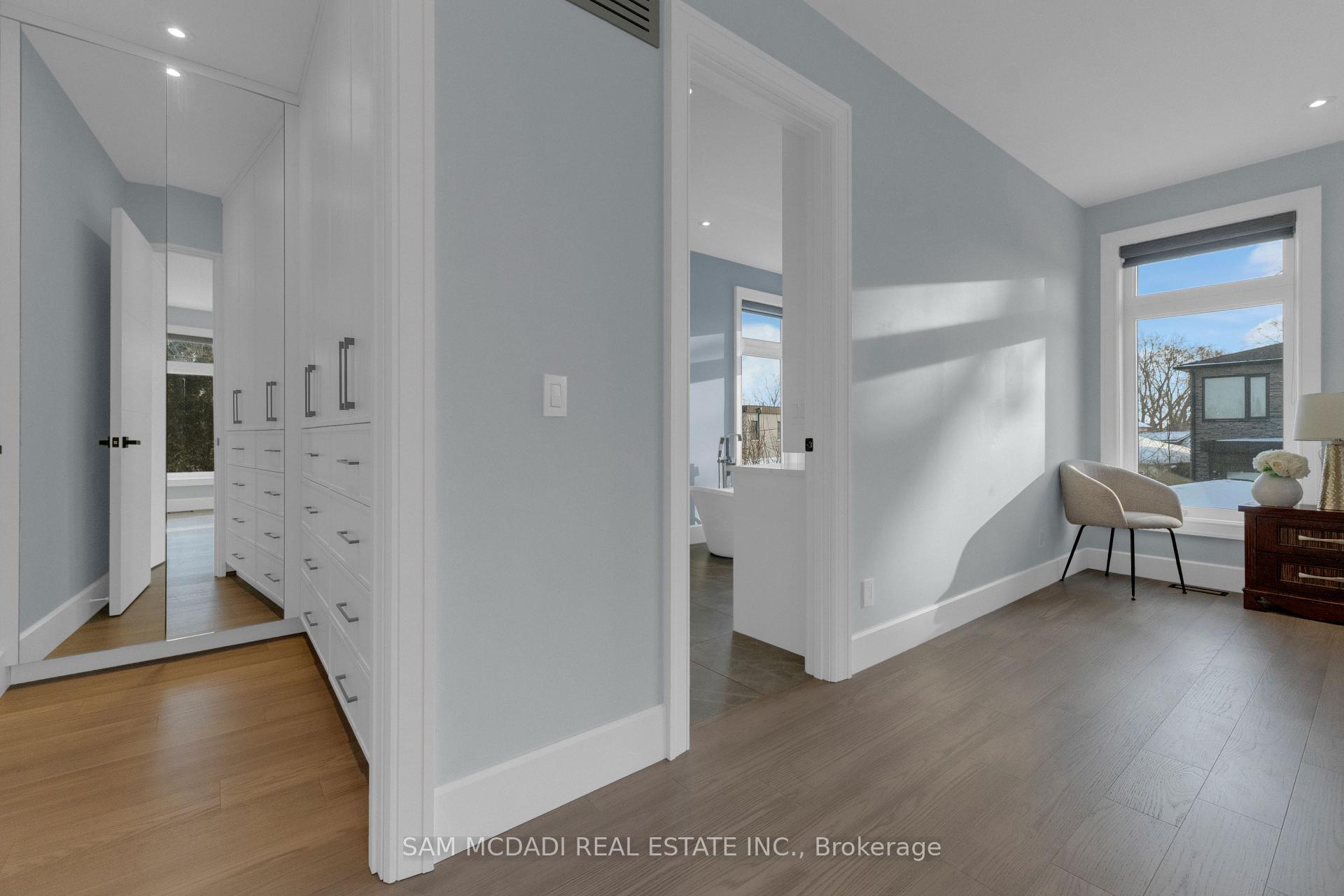 1050 Edgeleigh Avenue