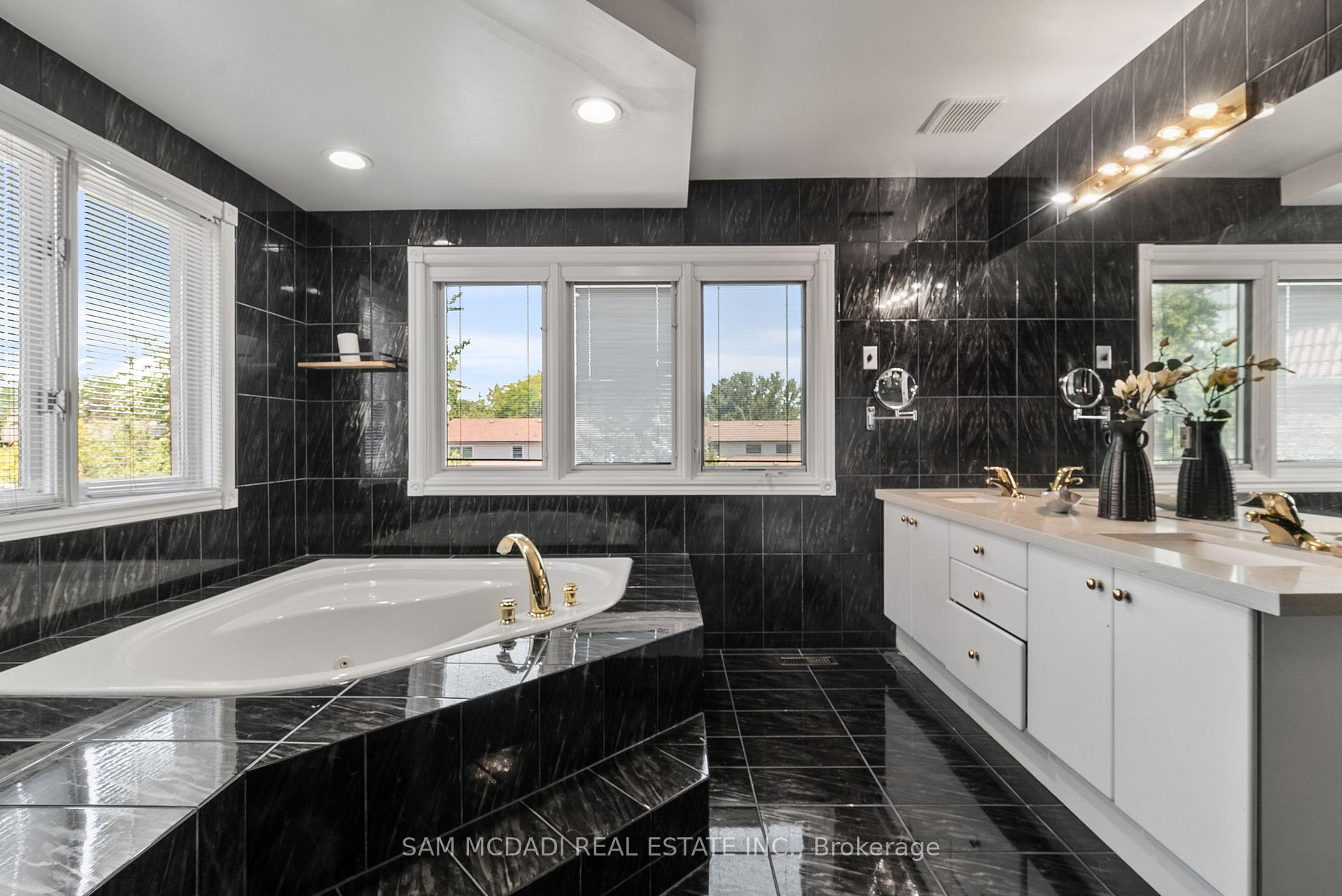 2339 Glengarry Road