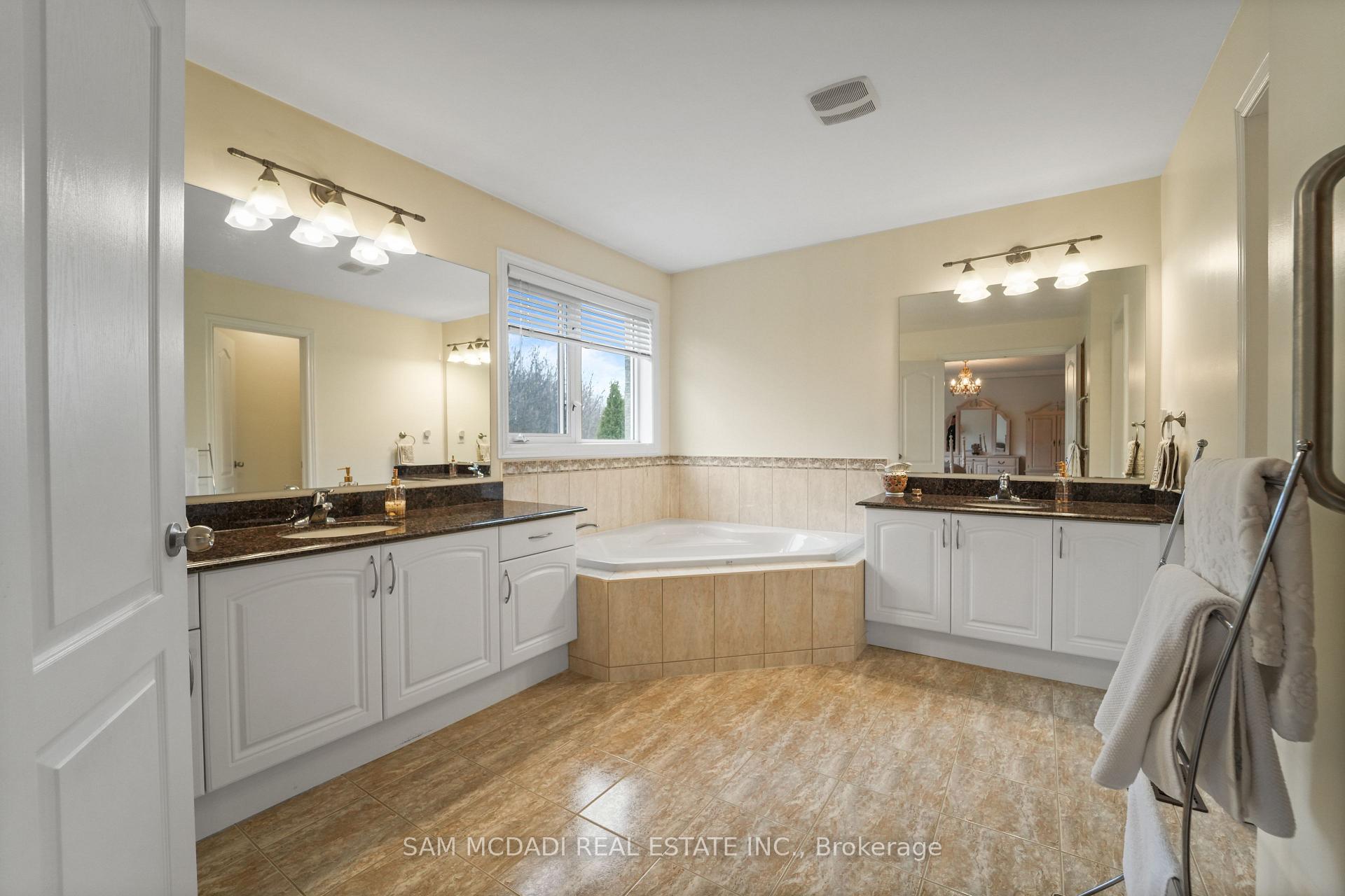 3352 Erin Centre Boulevard