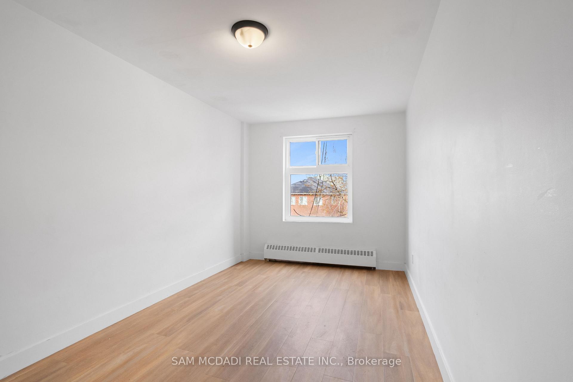 1018 Burnhamthorpe Road E