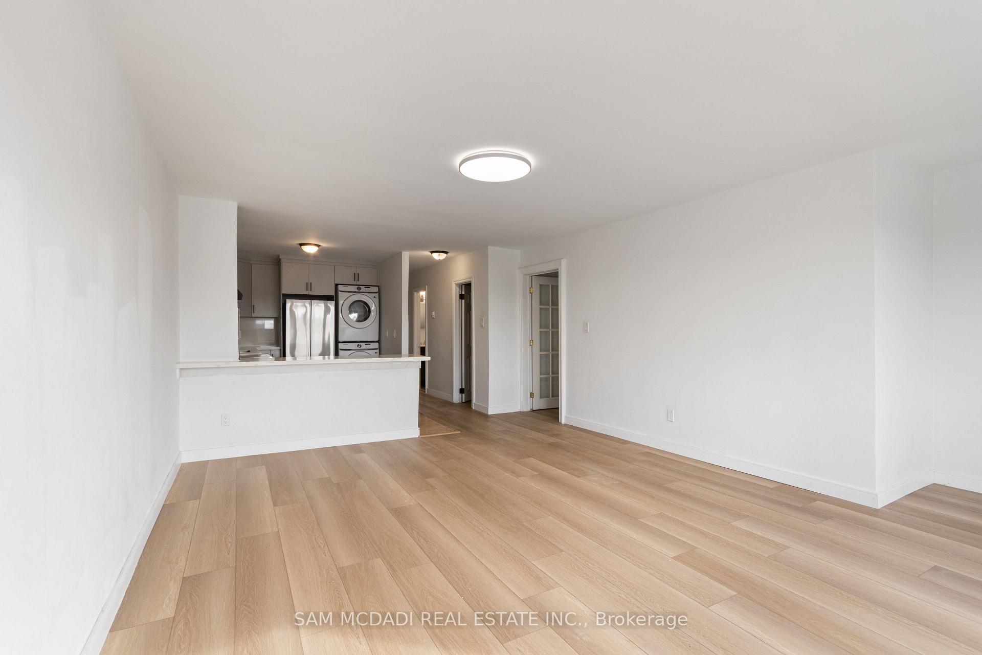 1018 Burnhamthorpe Road E