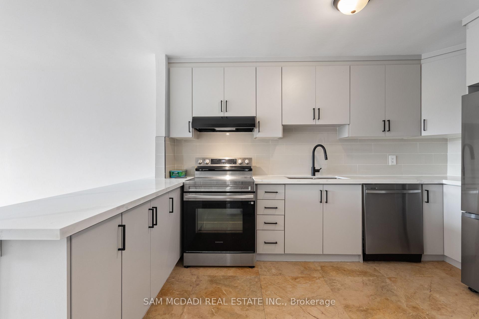 1018 Burnhamthorpe Road E