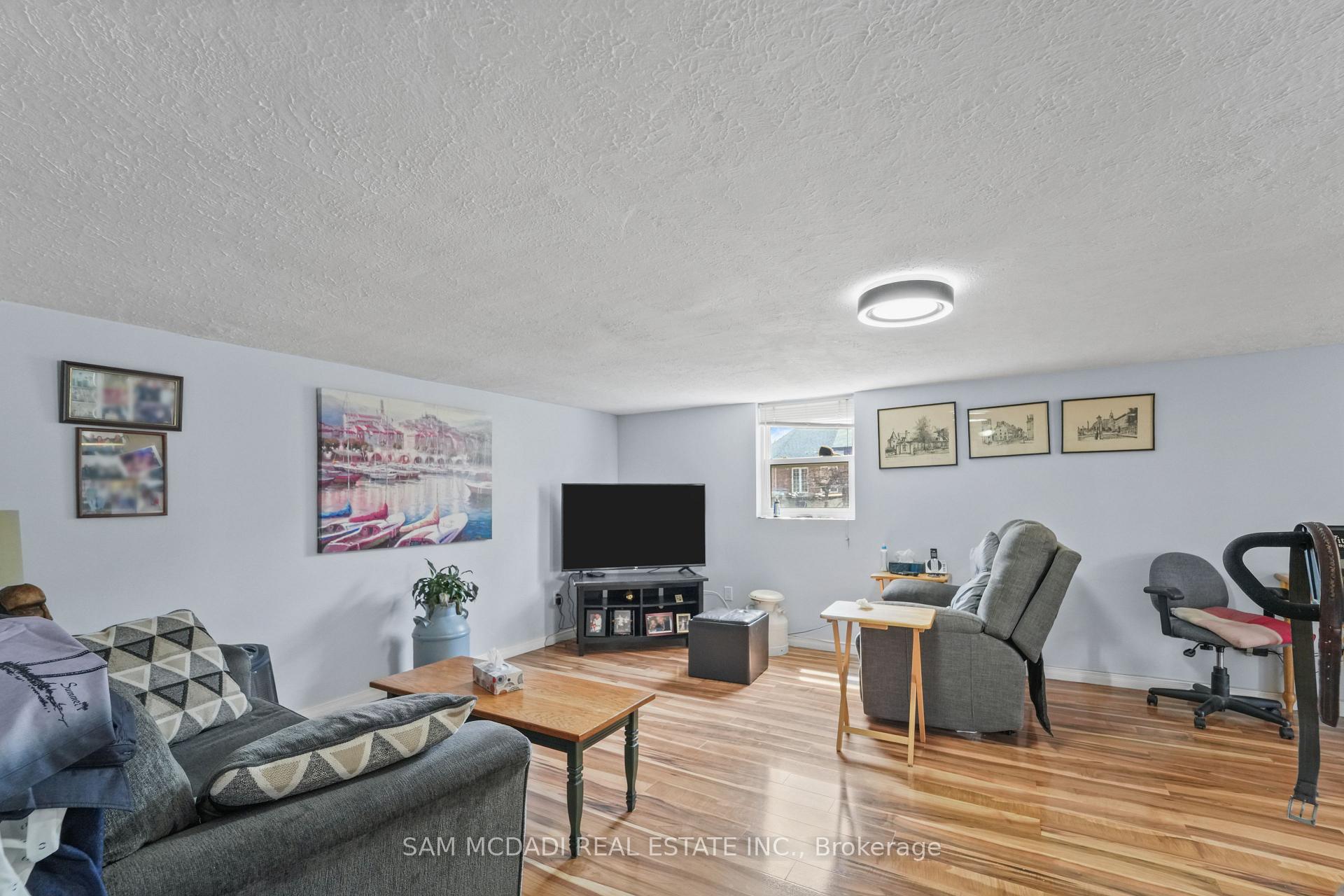 2230 Britannia Road W