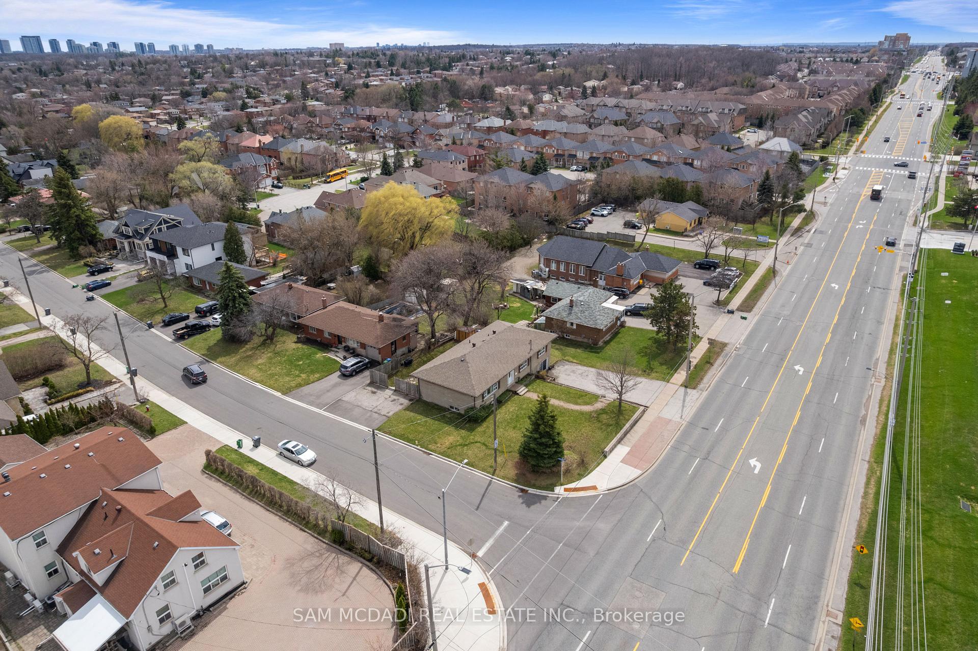 2230 Britannia Road W