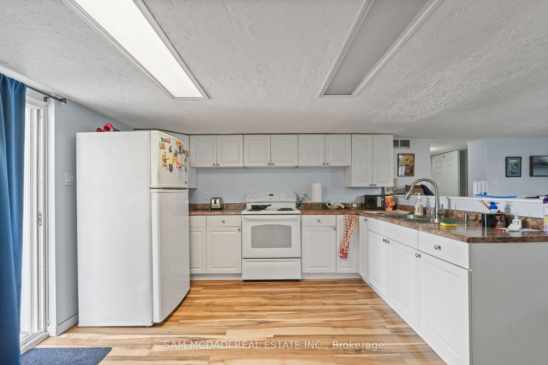 2230 Britannia Road W