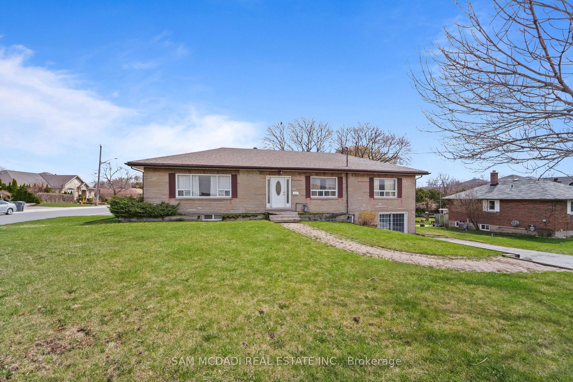 2230 Britannia Road W