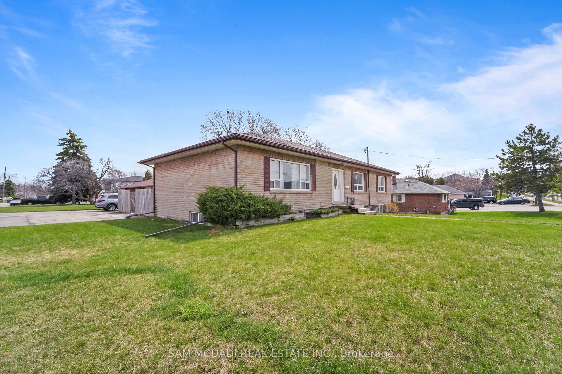 2230 Britannia Road W