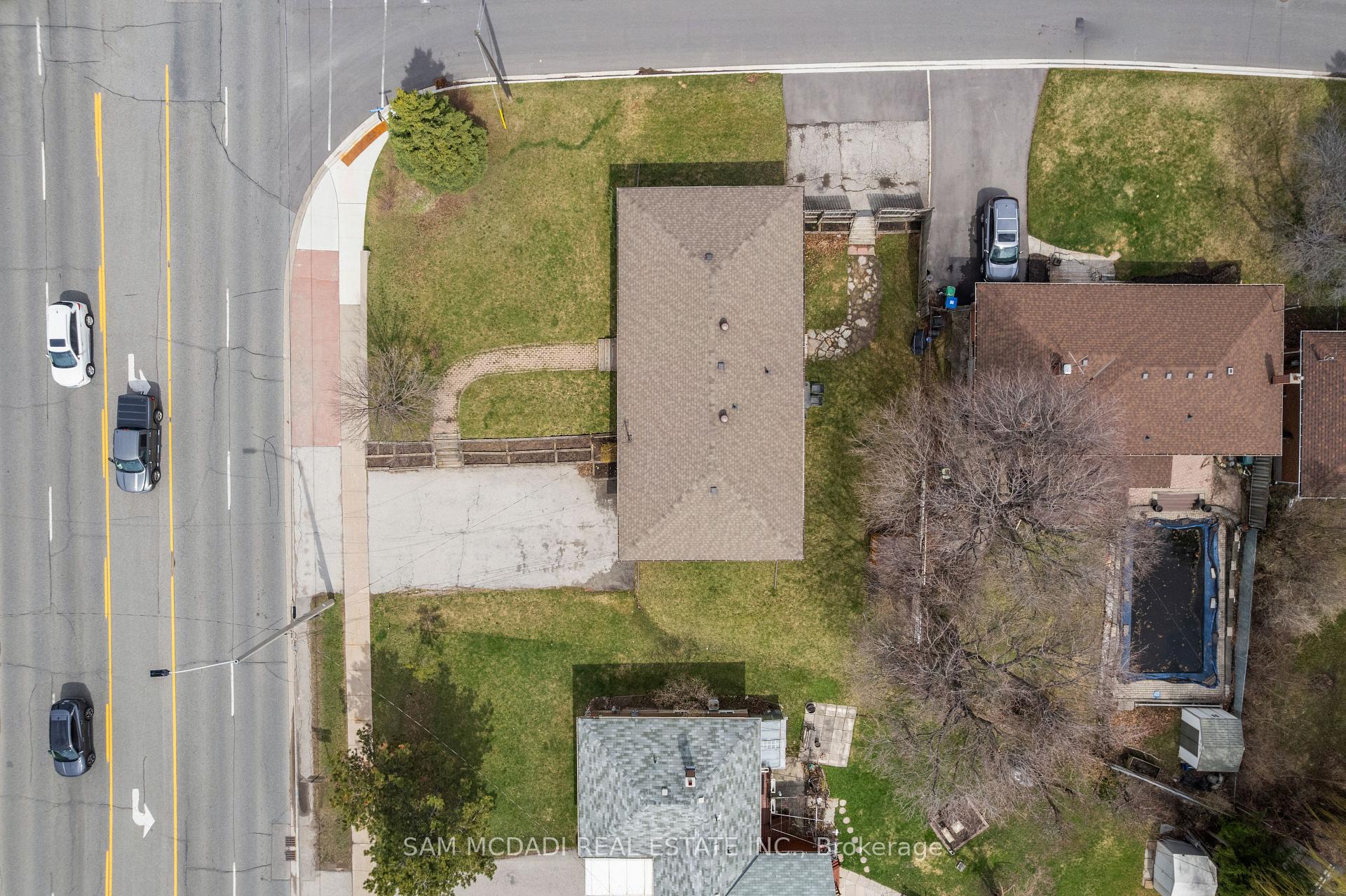 2230 Britannia Road W