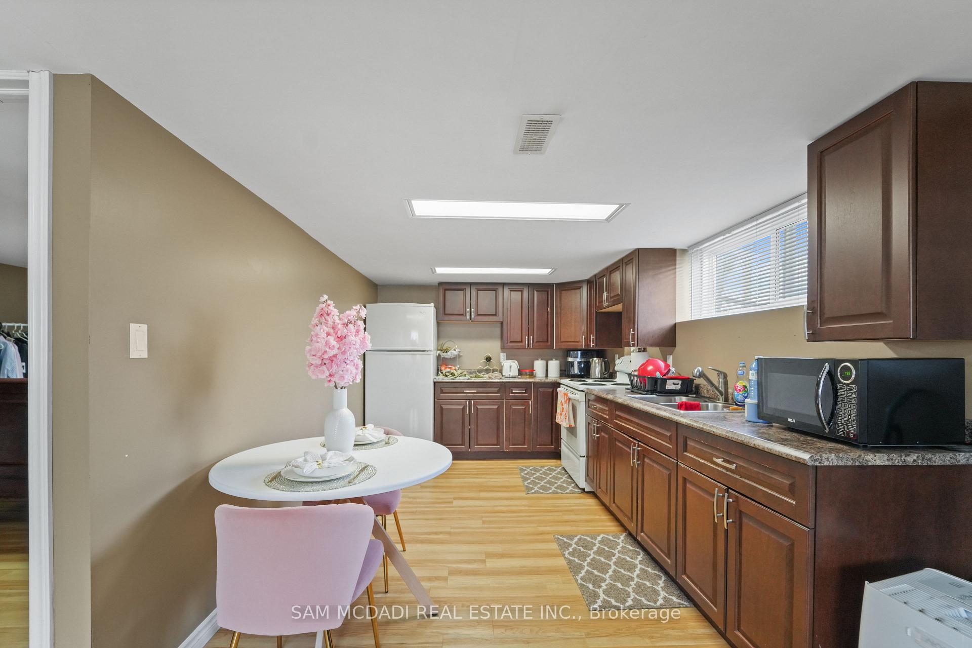 2230 Britannia Road W