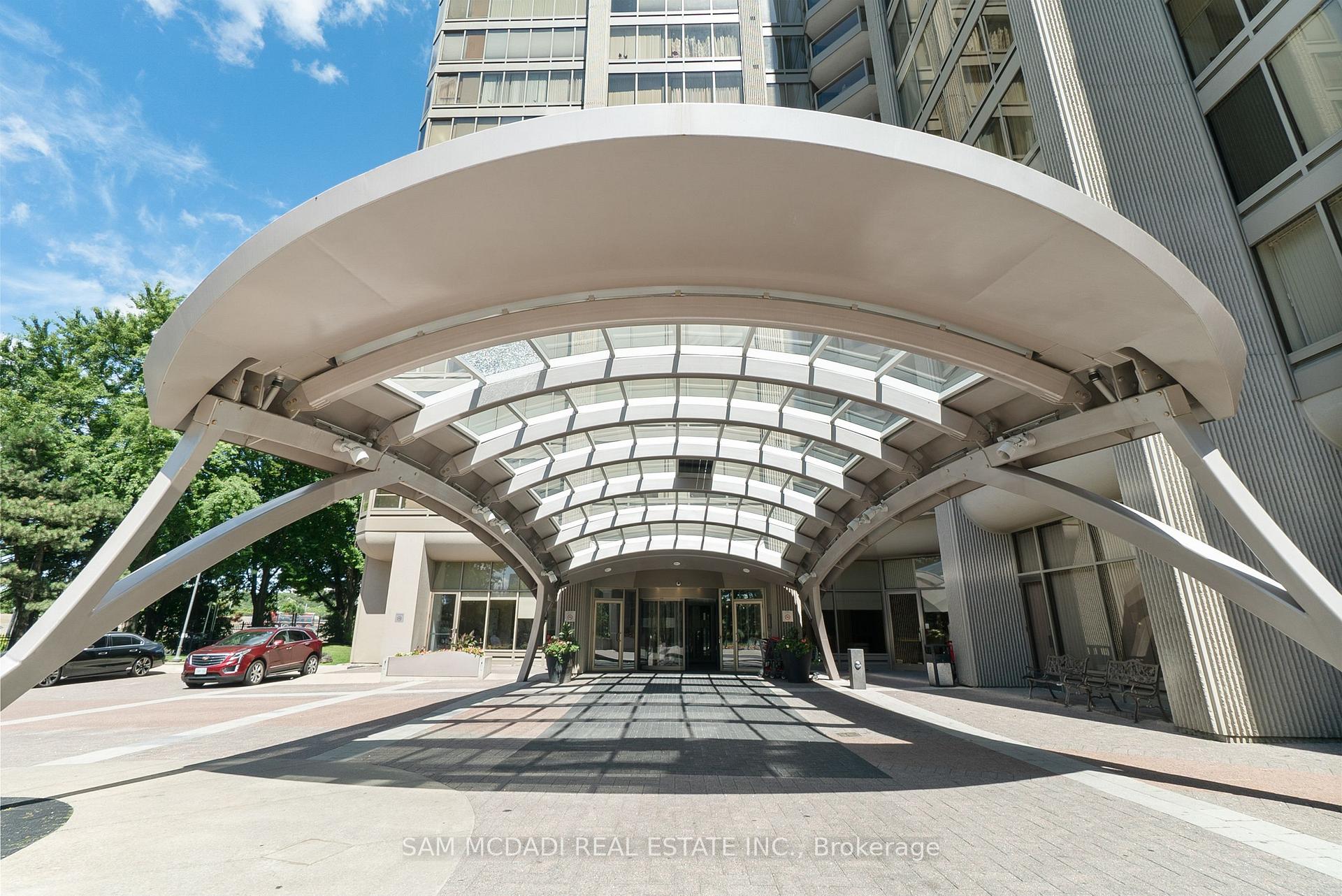 2045 Lakeshore Boulevard W 2212