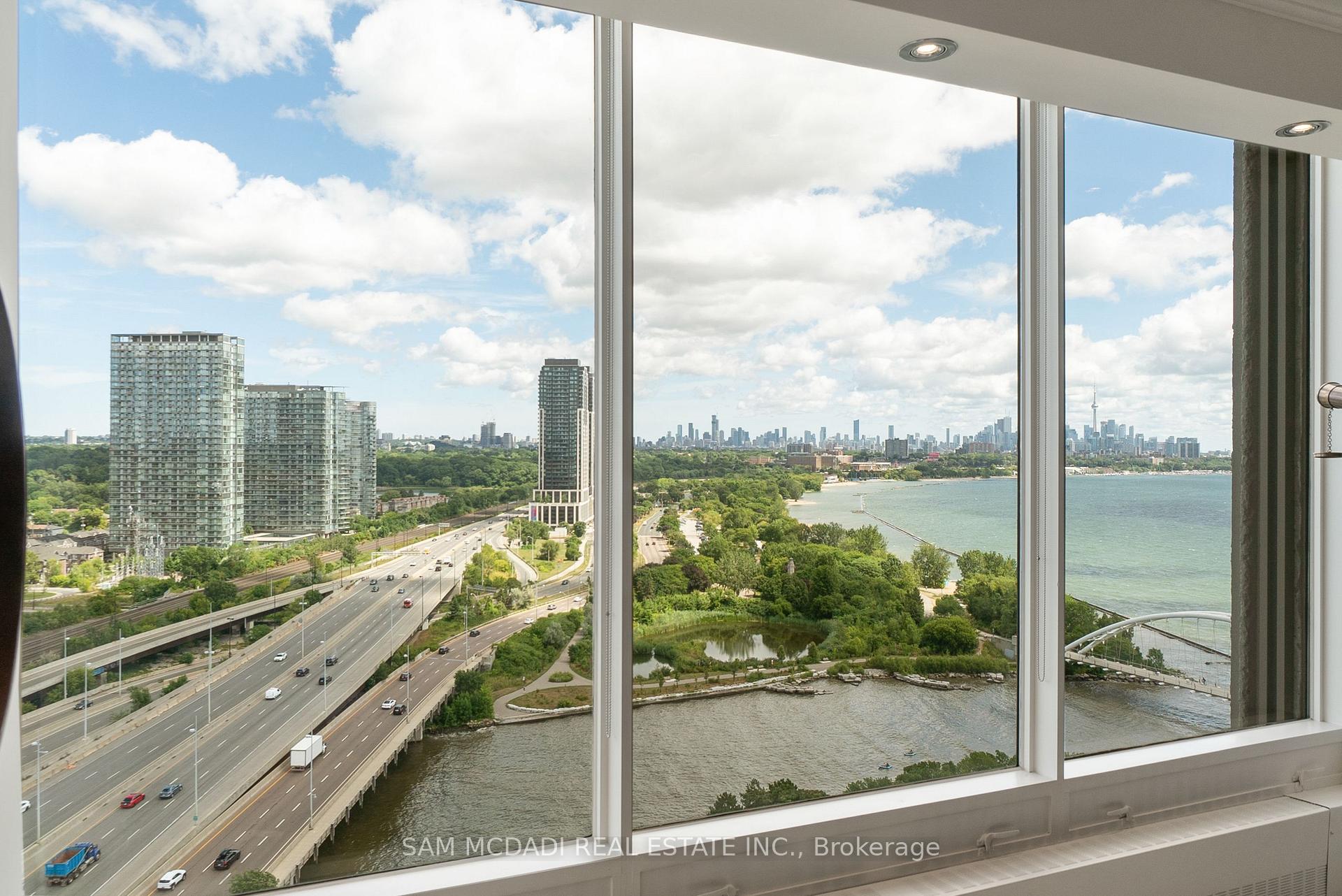 2045 Lakeshore Boulevard W 2212