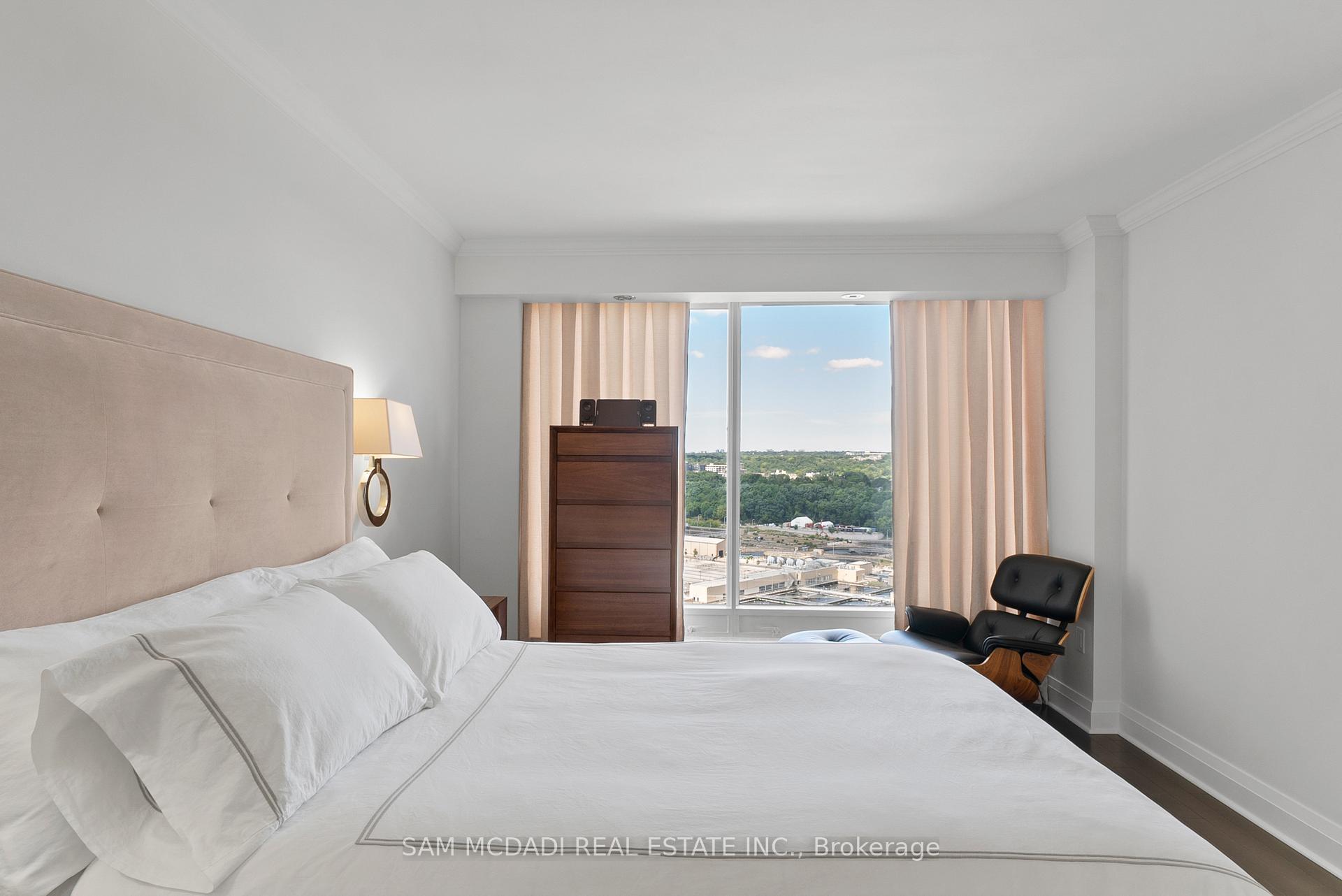 2045 Lakeshore Boulevard W 2212