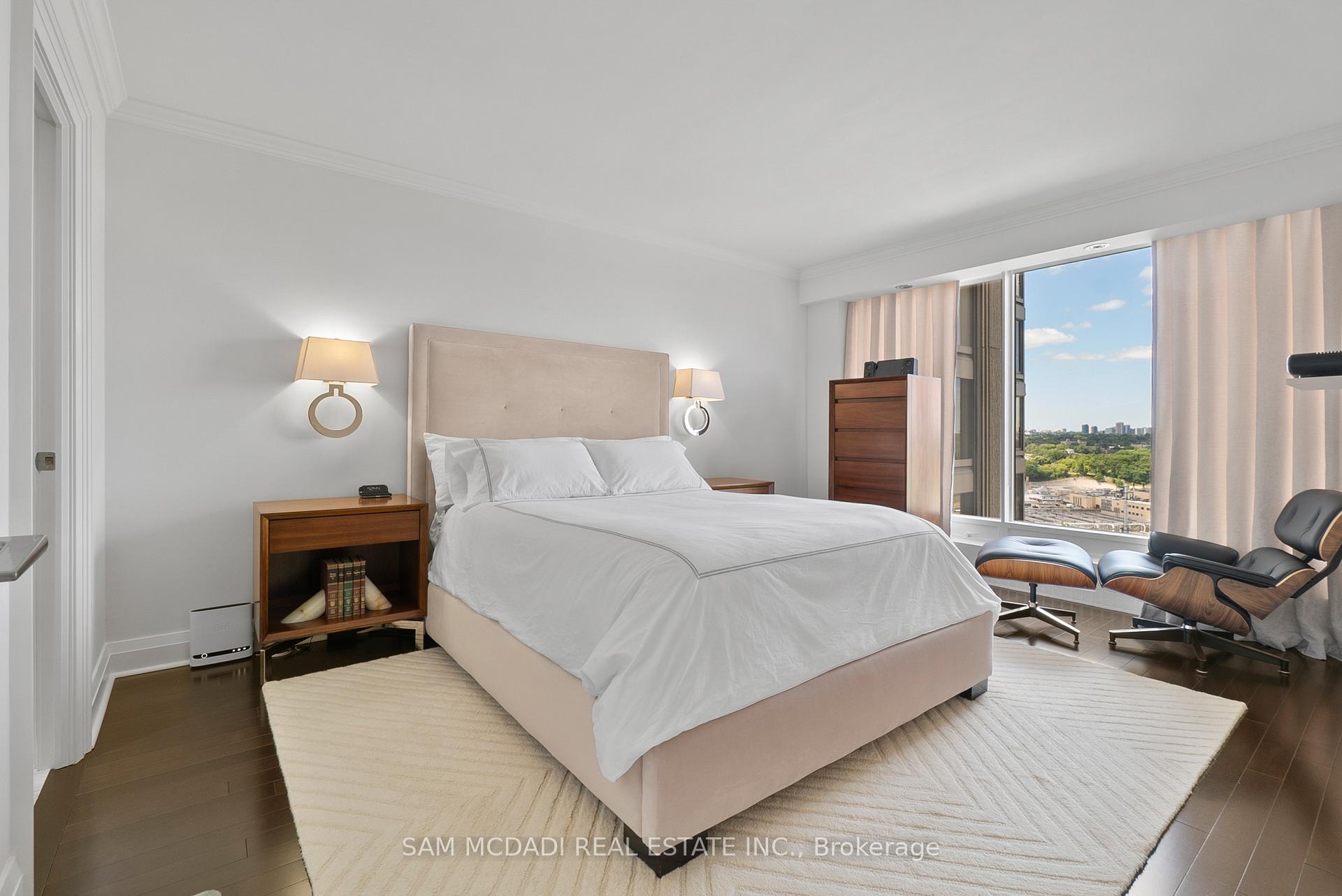 2045 Lakeshore Boulevard W 2212