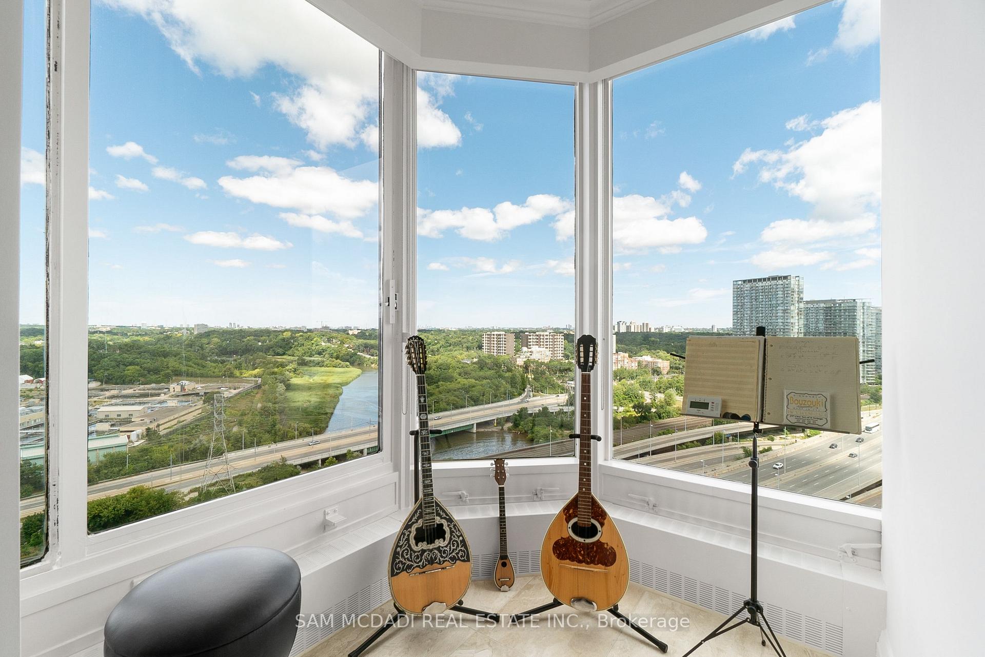 2045 Lakeshore Boulevard W 2212