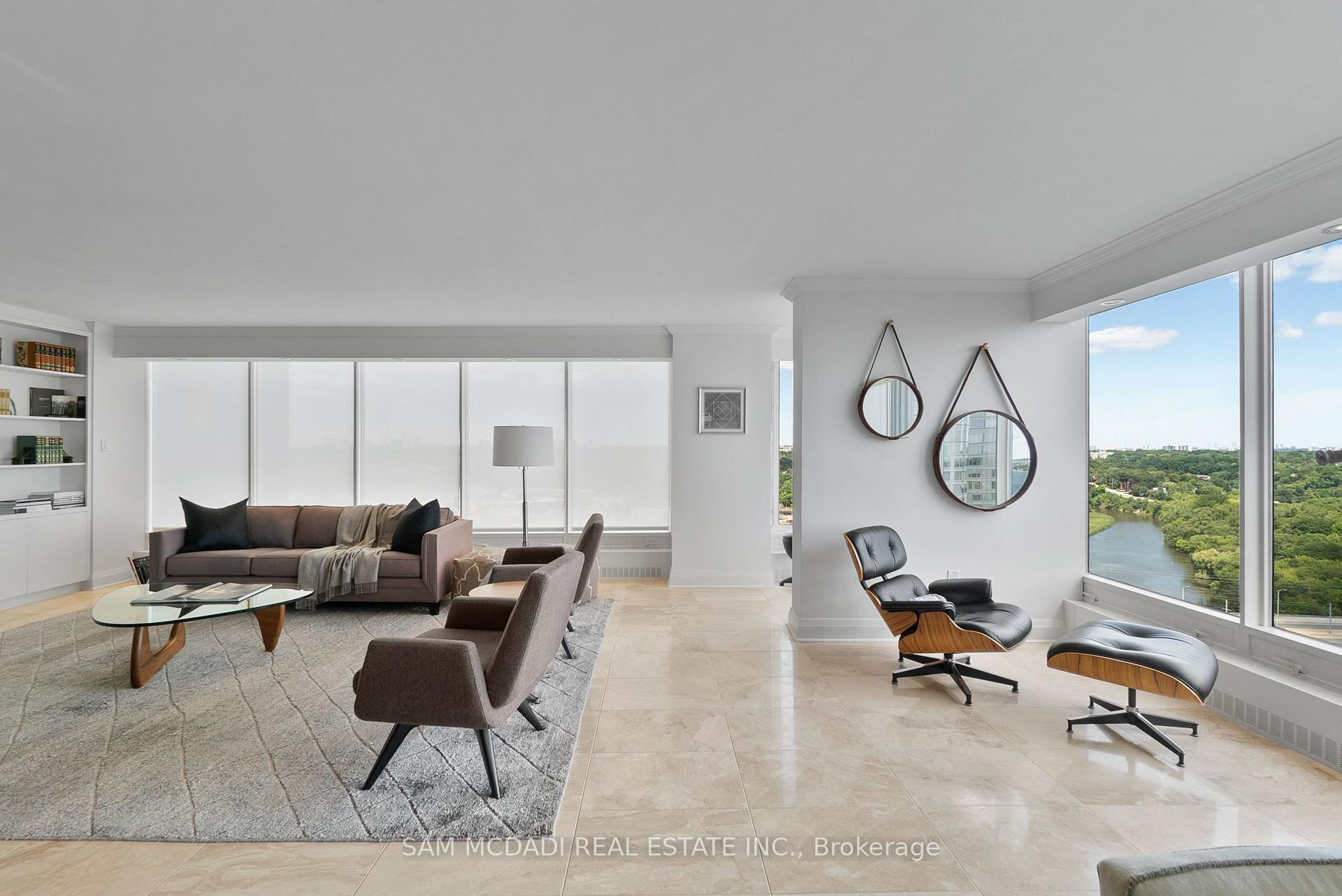 2045 Lakeshore Boulevard W 2212