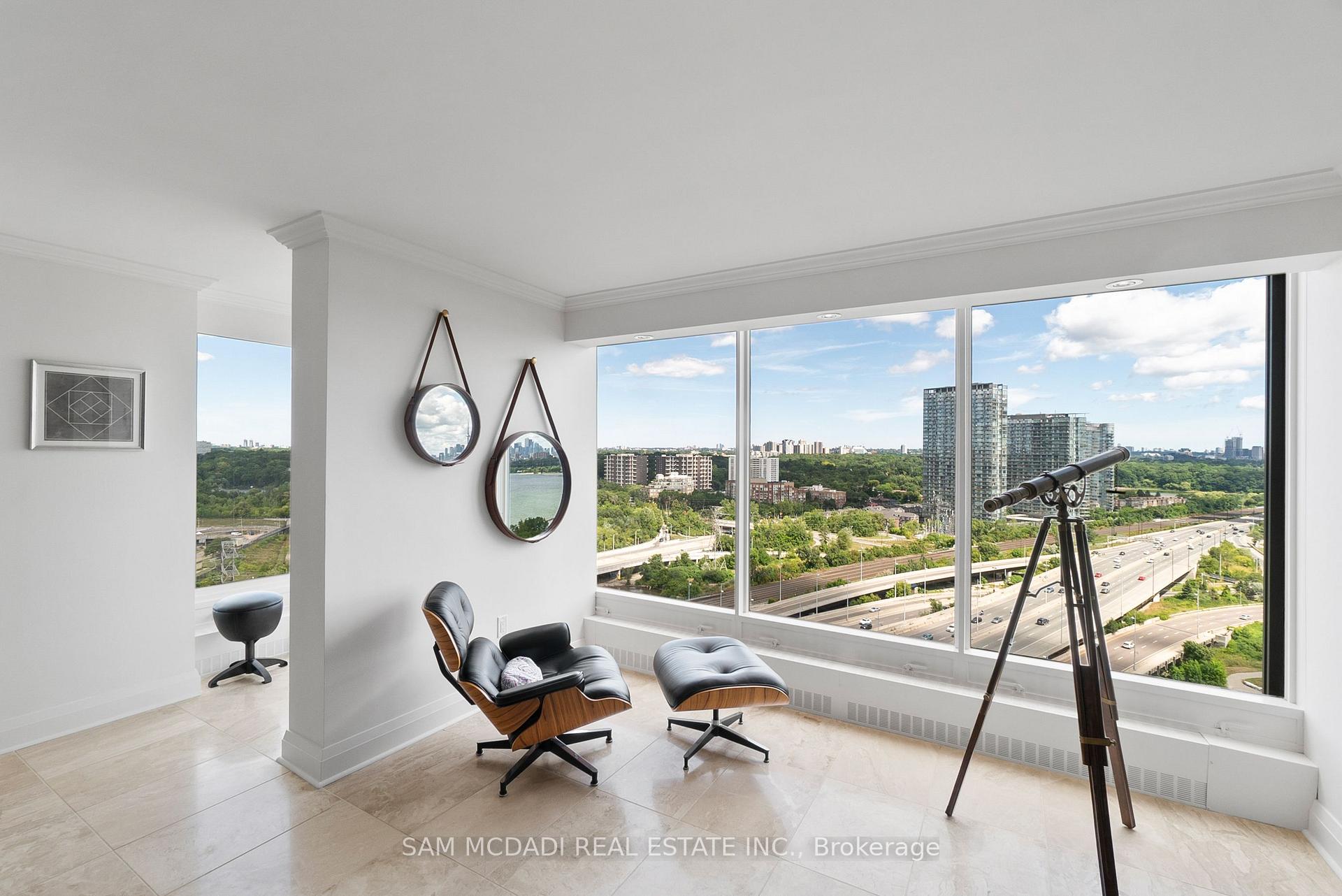 2045 Lakeshore Boulevard W 2212