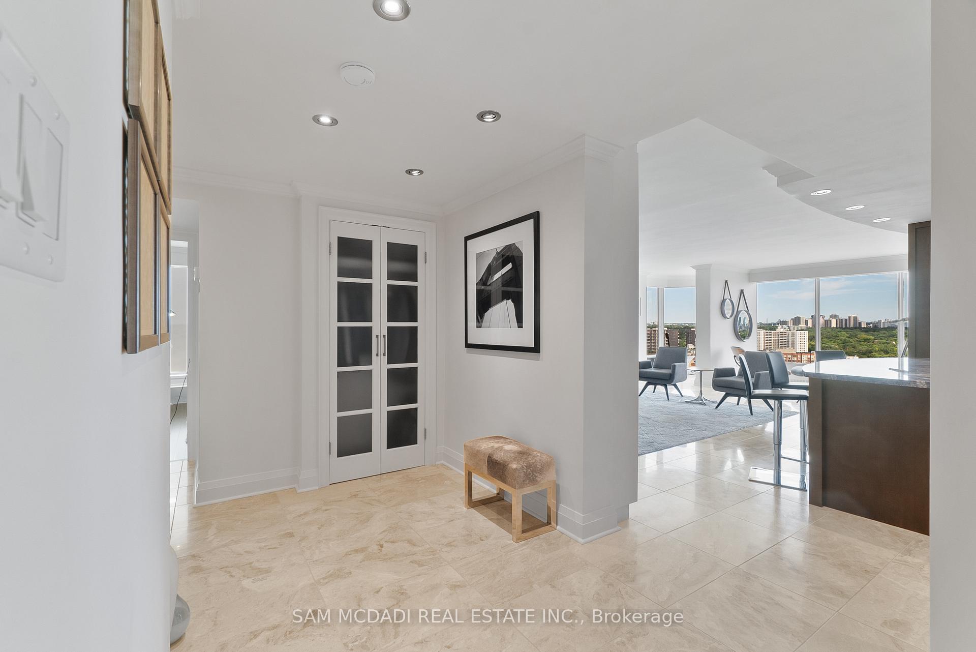 2045 Lakeshore Boulevard W 2212