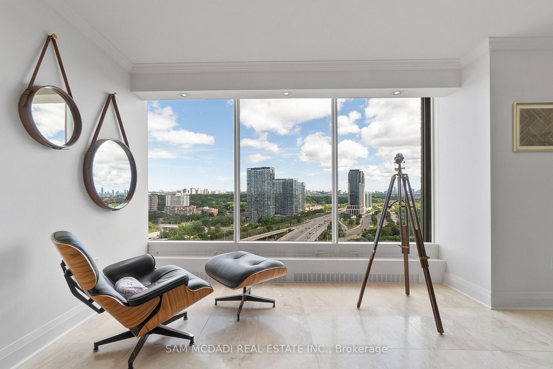 2045 Lakeshore Boulevard W 2212