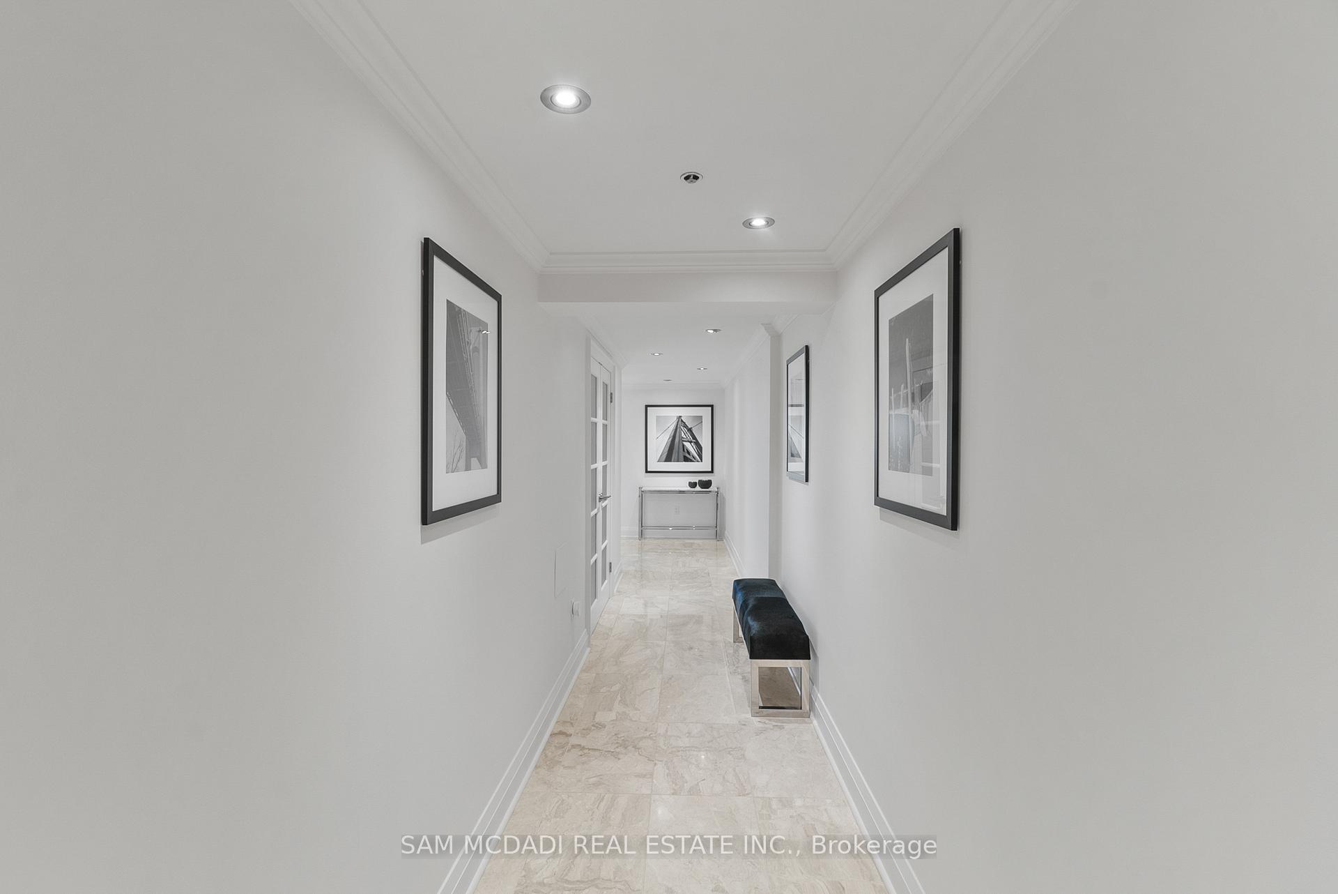 2045 Lakeshore Boulevard W 2212