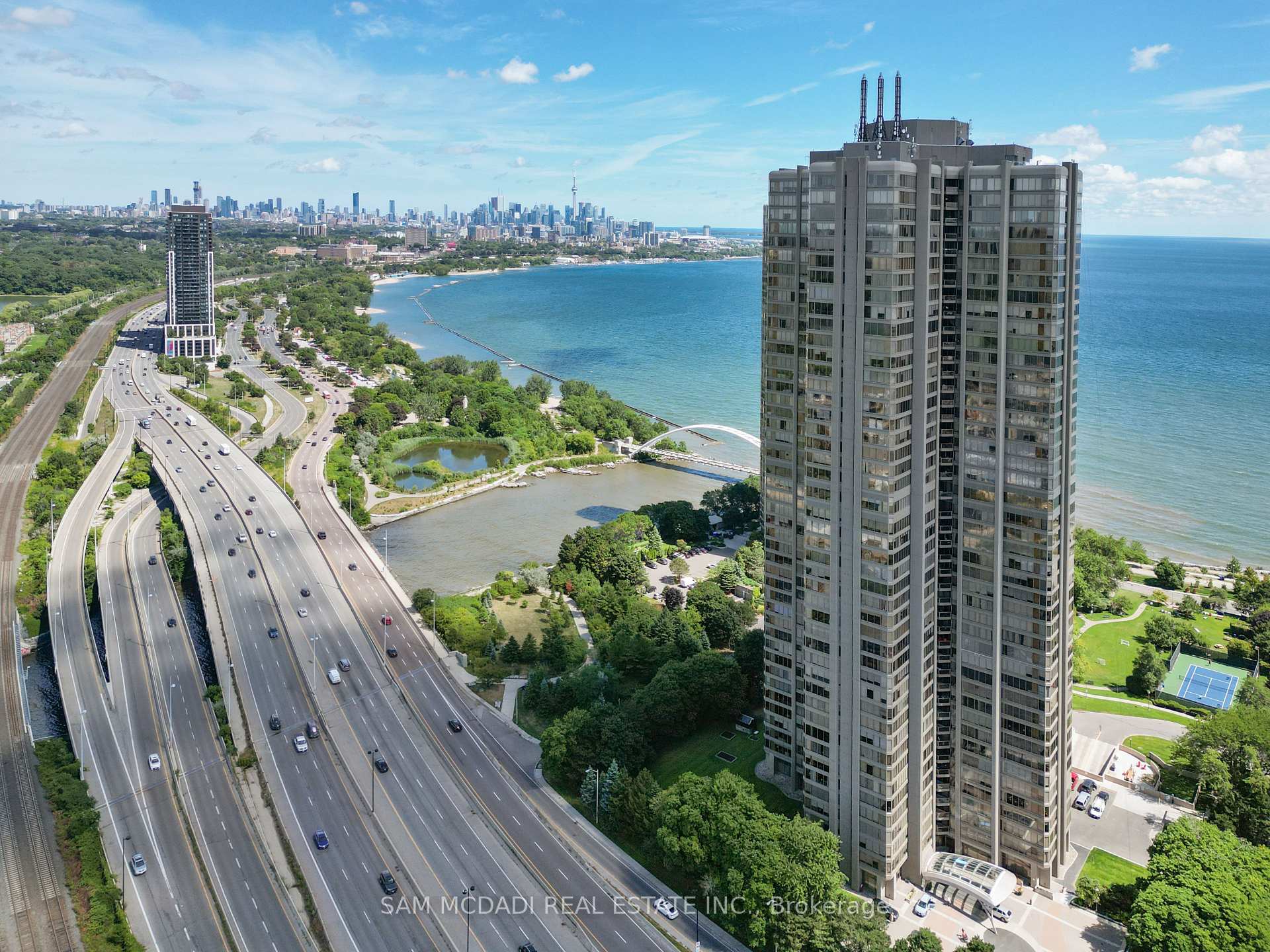 2045 Lakeshore Boulevard W 2212