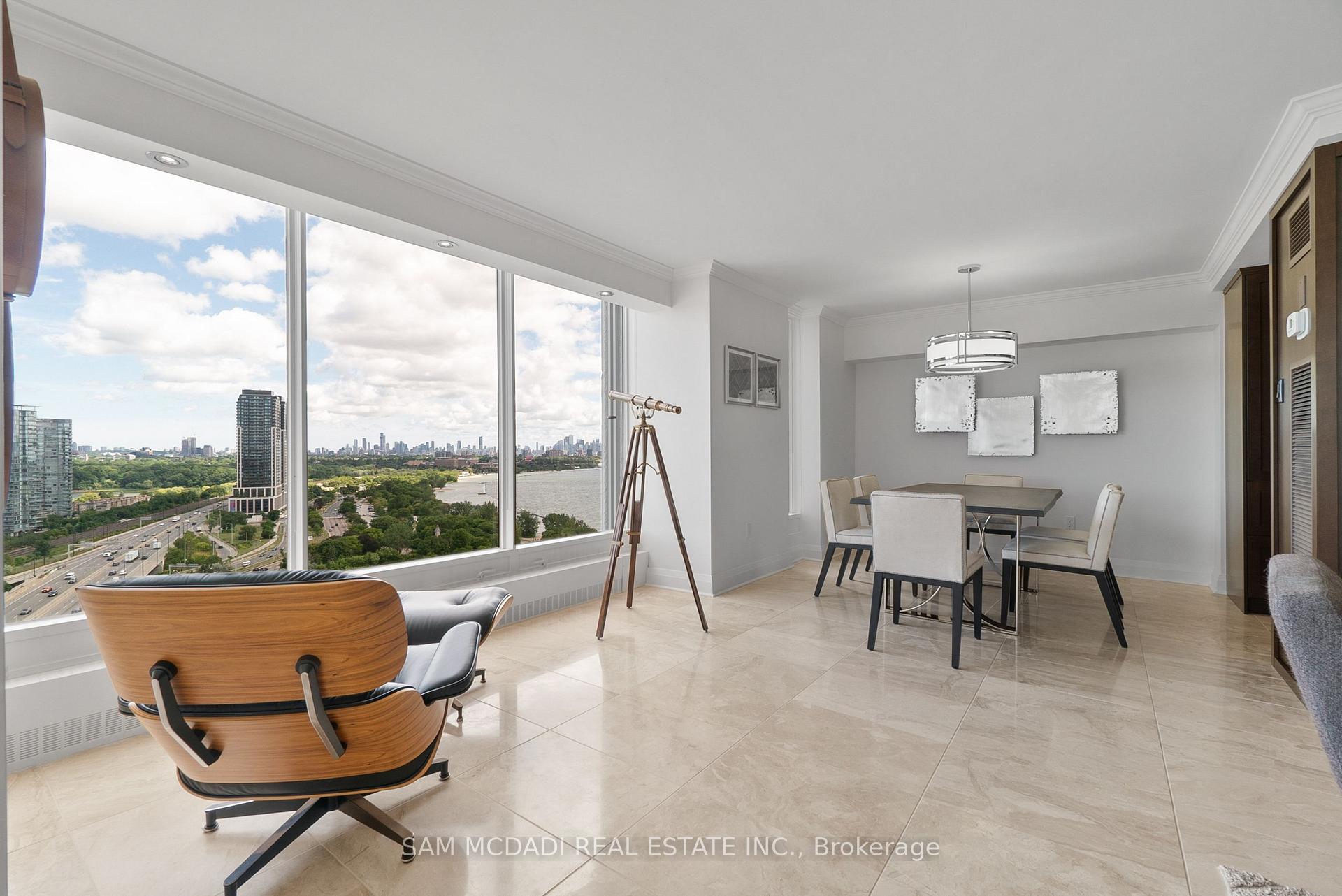 2045 Lakeshore Boulevard W 2212